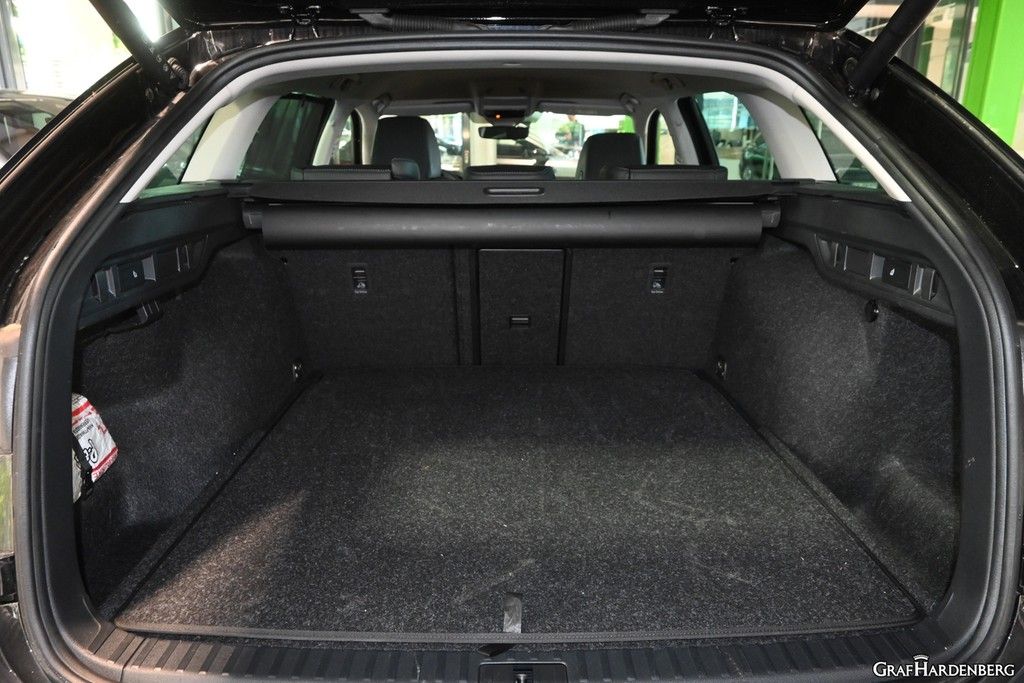 Skoda Octavia Combi 2.0 TDI Style - Samsaru's Car Outlet