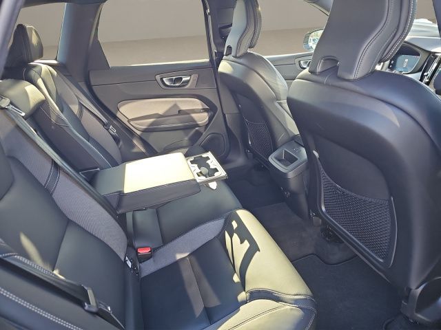 Volvo XC60 B5 B AWD Plus Dark - Samsaru's Car Outlet