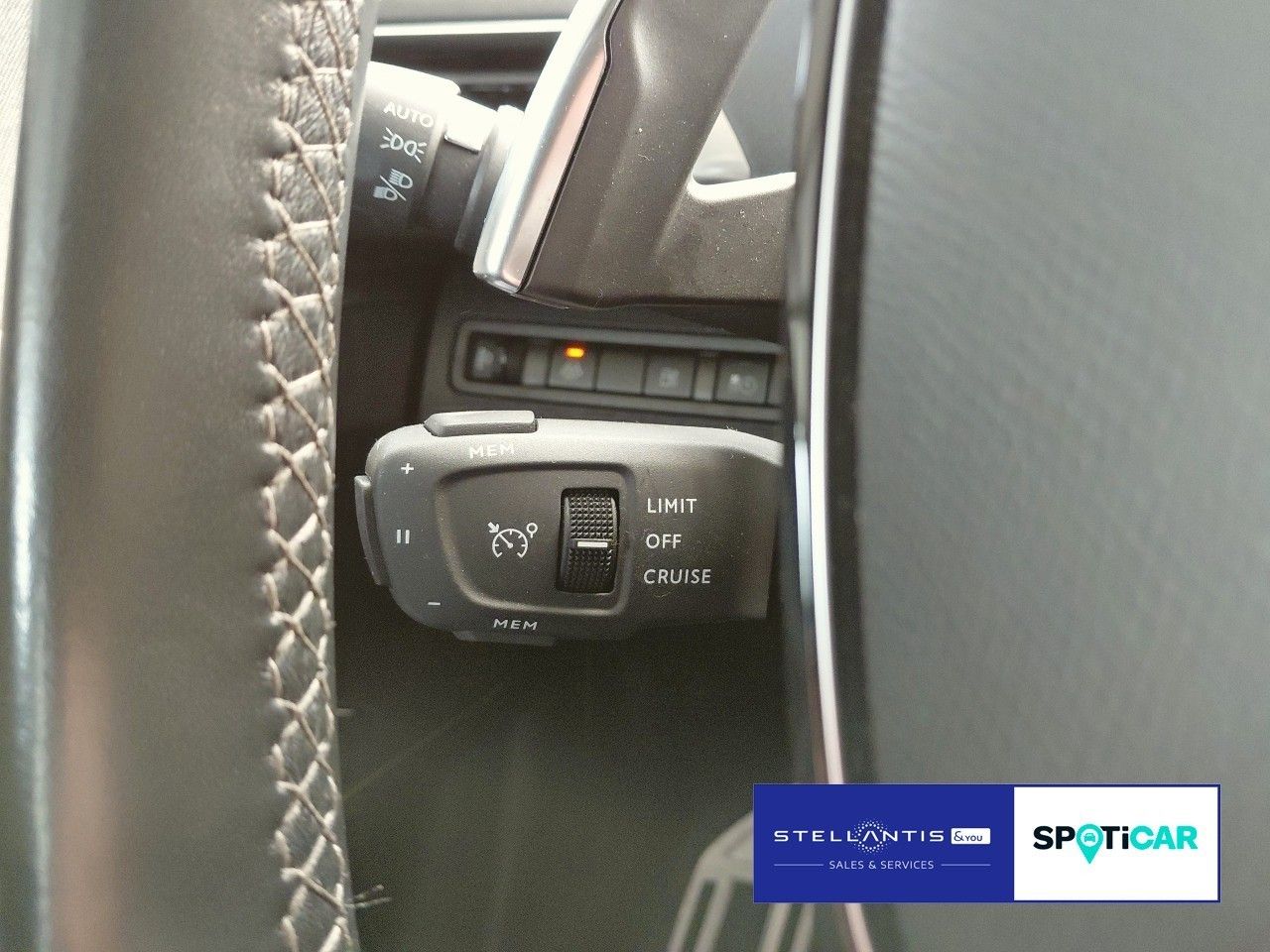 Peugeot 3008 Hybrid 225 ROADTRIP*Standhzg.*LMF*Navi*RFK
