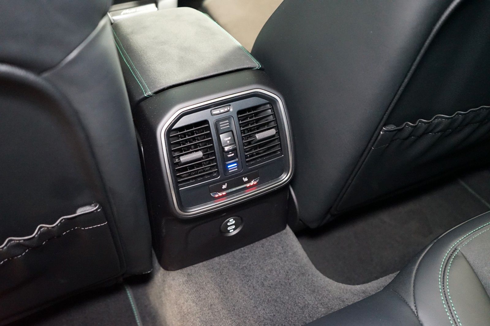 Porsche GTS - Samsaru's Car Outlet