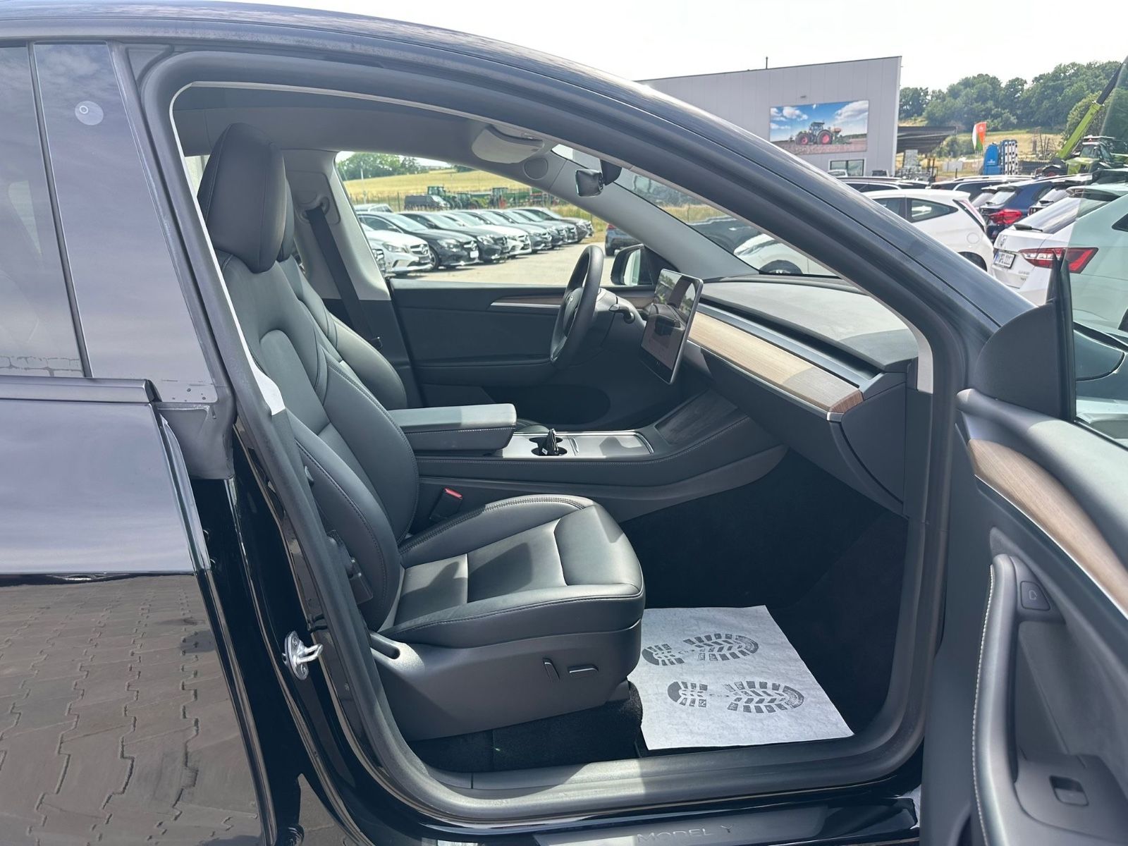 Tesla Model Y Long Range Dual AWD