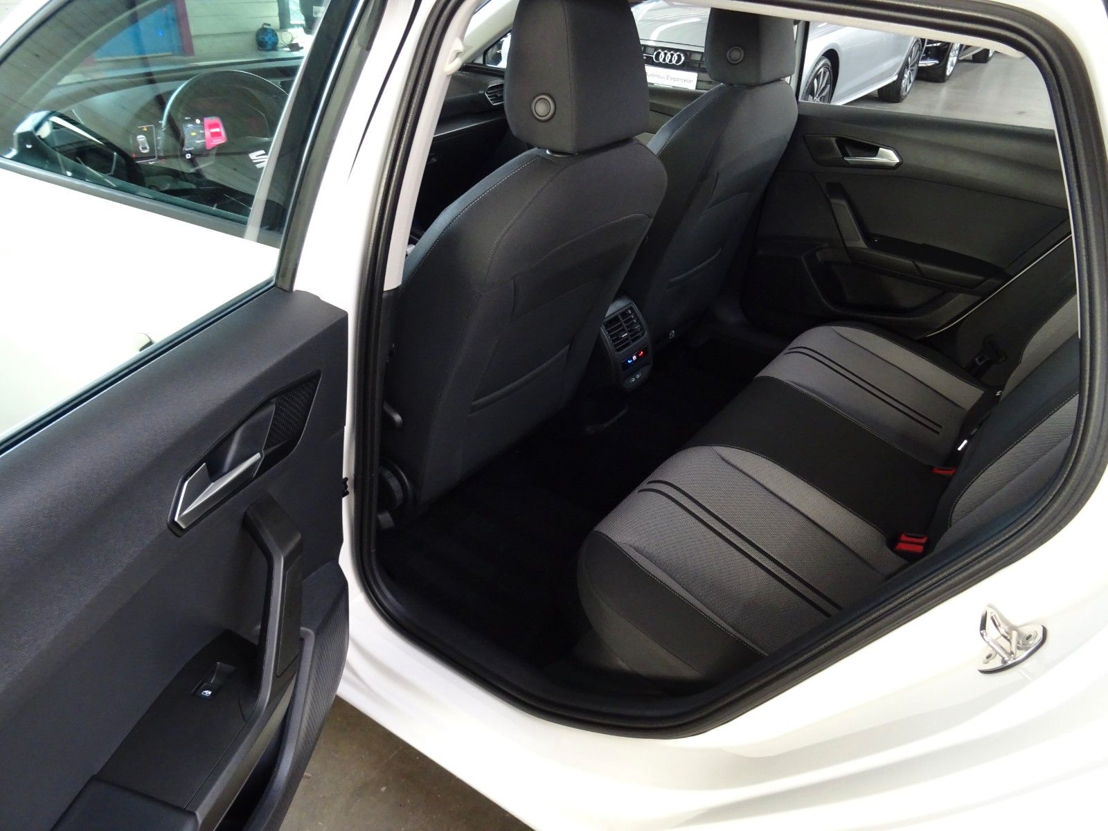 Seat LEON ST 2.0 STYLE*AHK*ACC*CAM*KEY*LED*