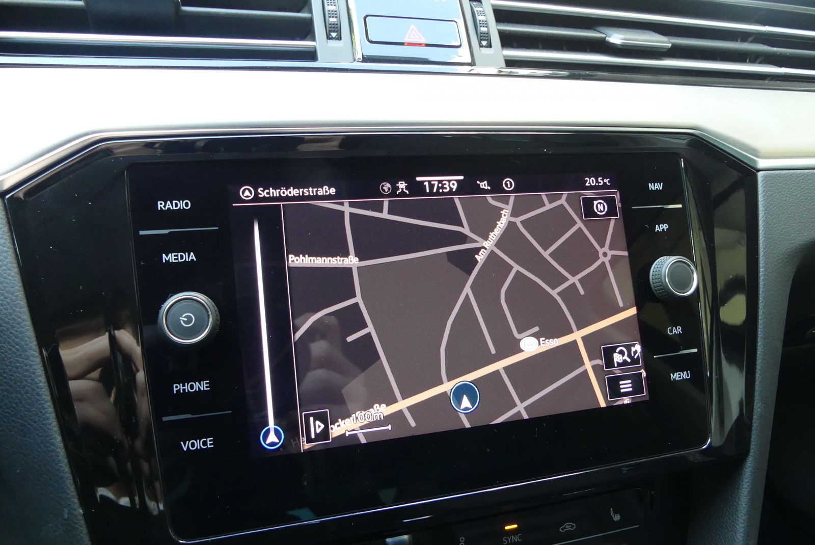 Volkswagen Passat Lim. Elegance - Samsaru's Car Outlet