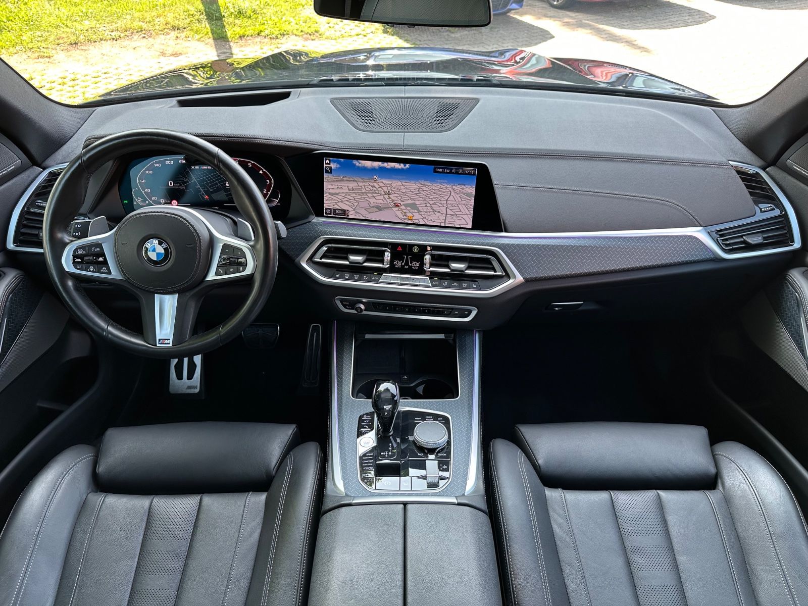 BMW X5 M50i SAG Navi Leder Panor. 360° Laser AHK 22"