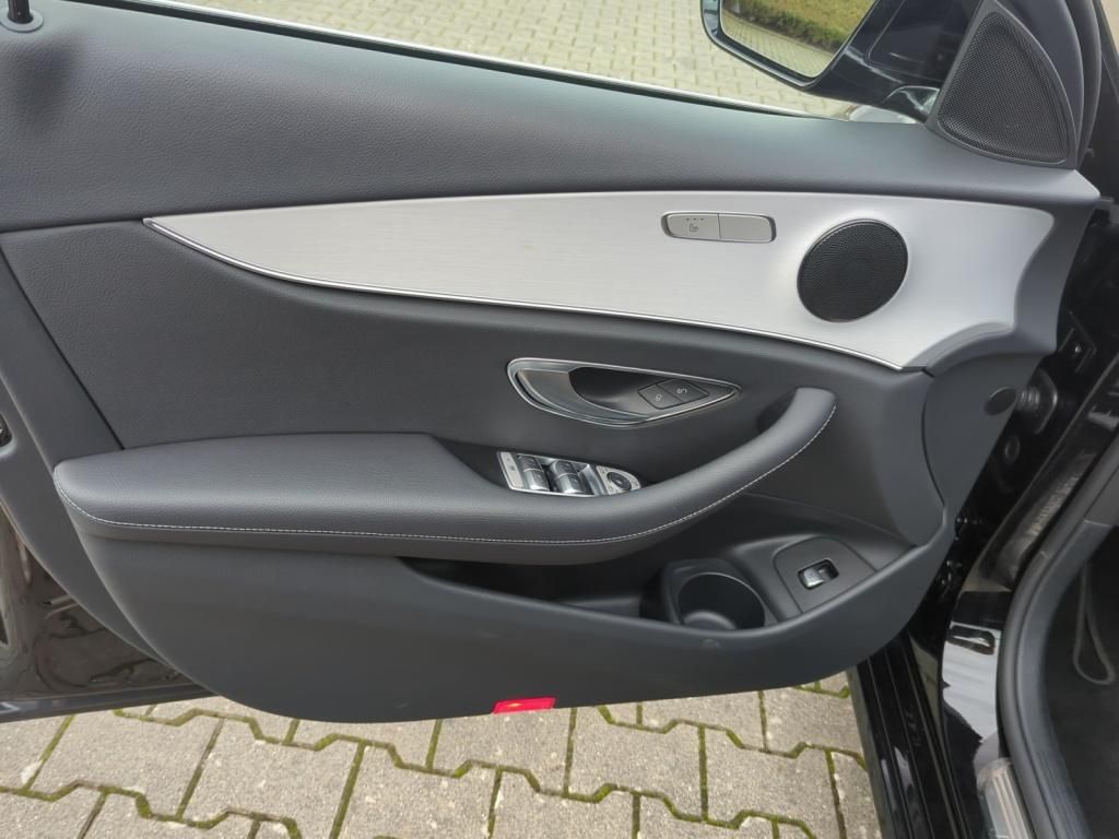 Mercedes-Benz E 200 Limo - Samsaru's Car Outlet
