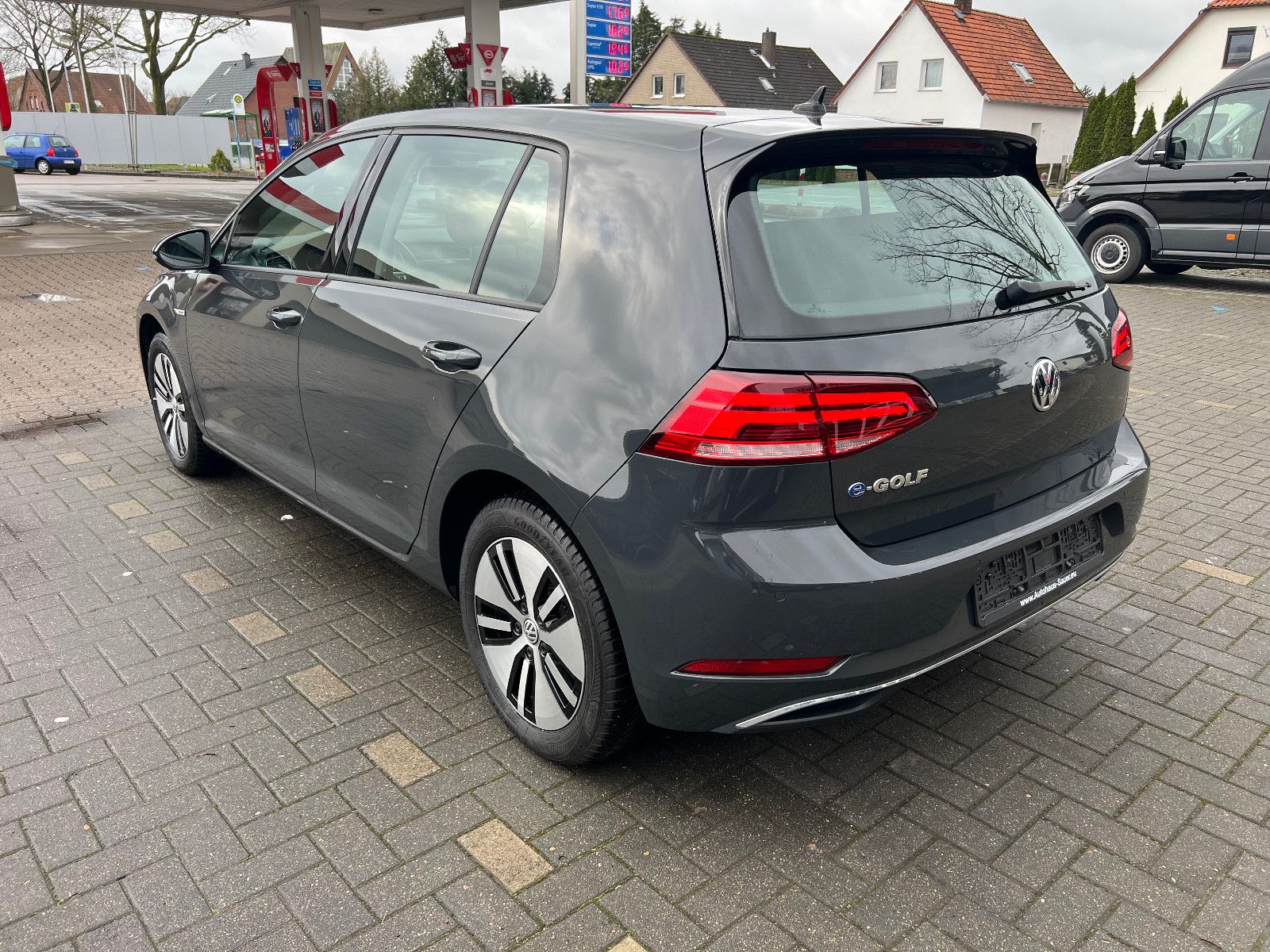 Volkswagen Golf VII e-Golf - Samsaru's Car Outlet