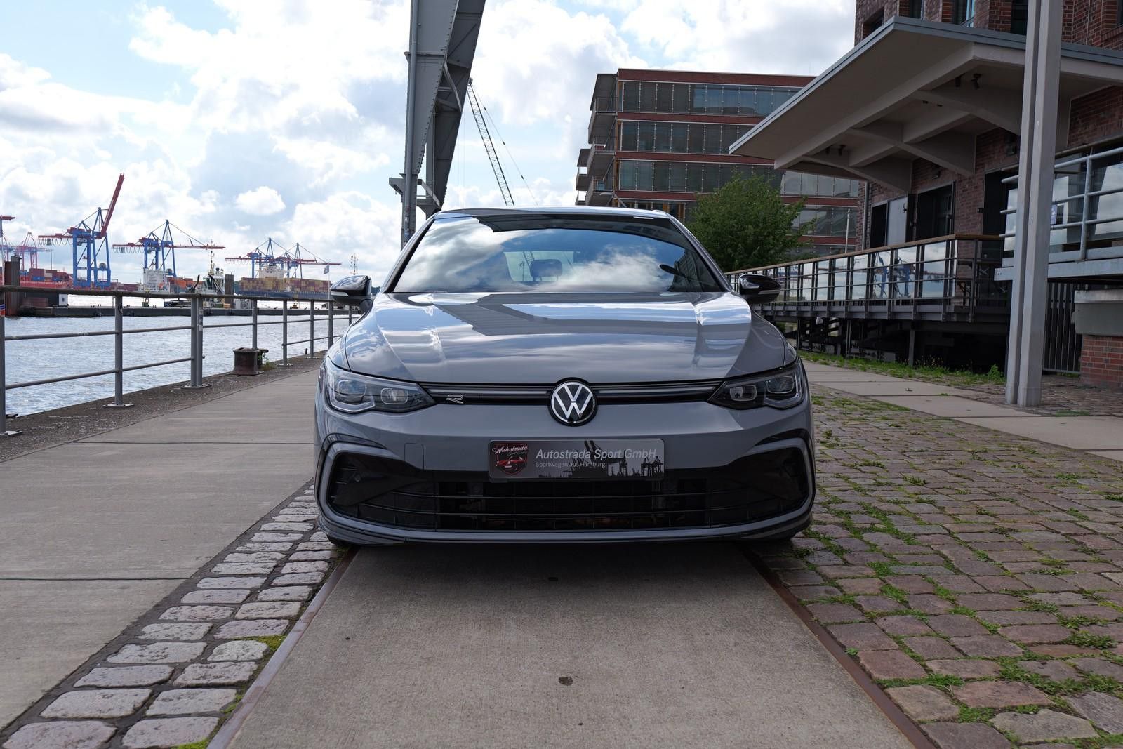 Volkswagen Golf VIII R-Line eTSI - Samsaru's Car Outlet