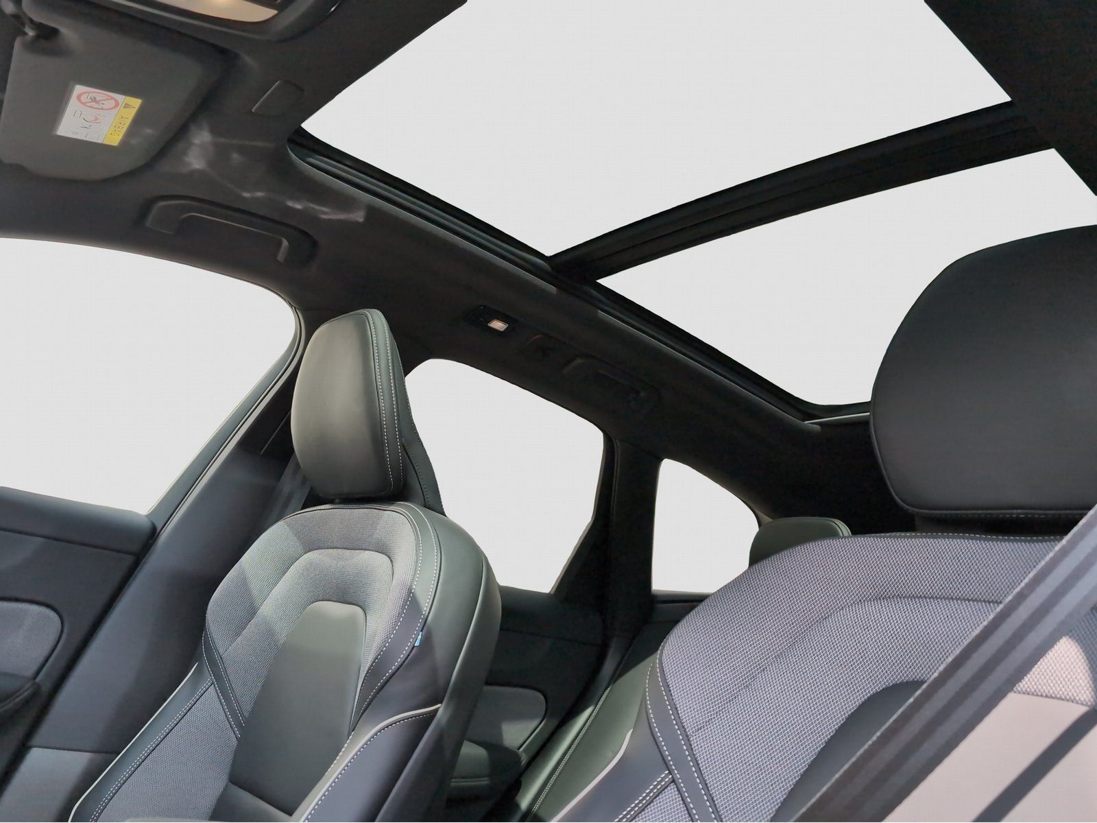 Volvo XC60 Black Edition B5 AWD Plus - Samsaru's Car Outlet