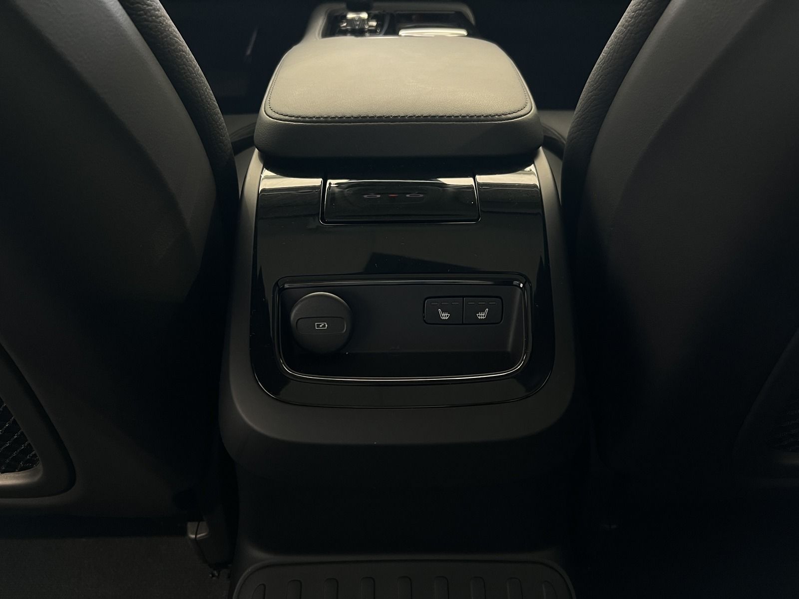 Volvo S60 T8 Ultimate Dark Recharge AWD Massage B&W