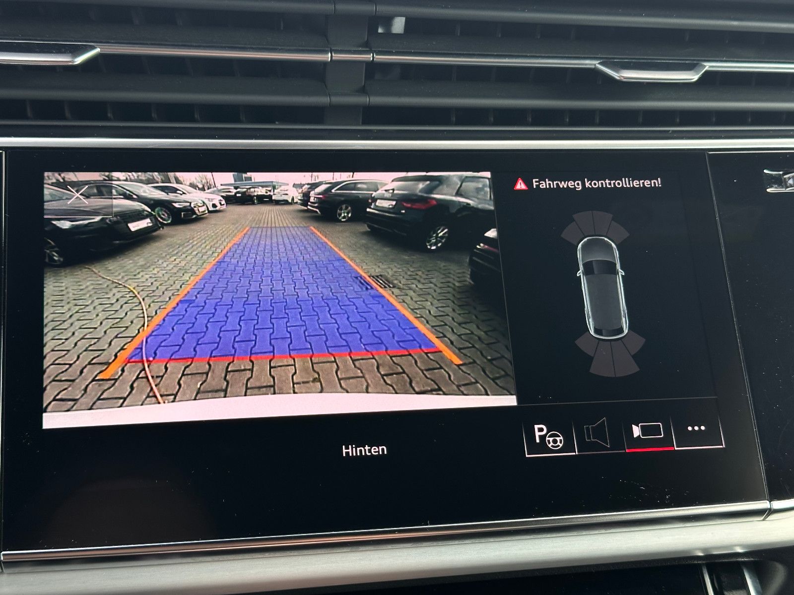 Audi Q8 55 TFSI e qu. tiptr. S LINE+AHZV+AIR+HD+NIGHT
