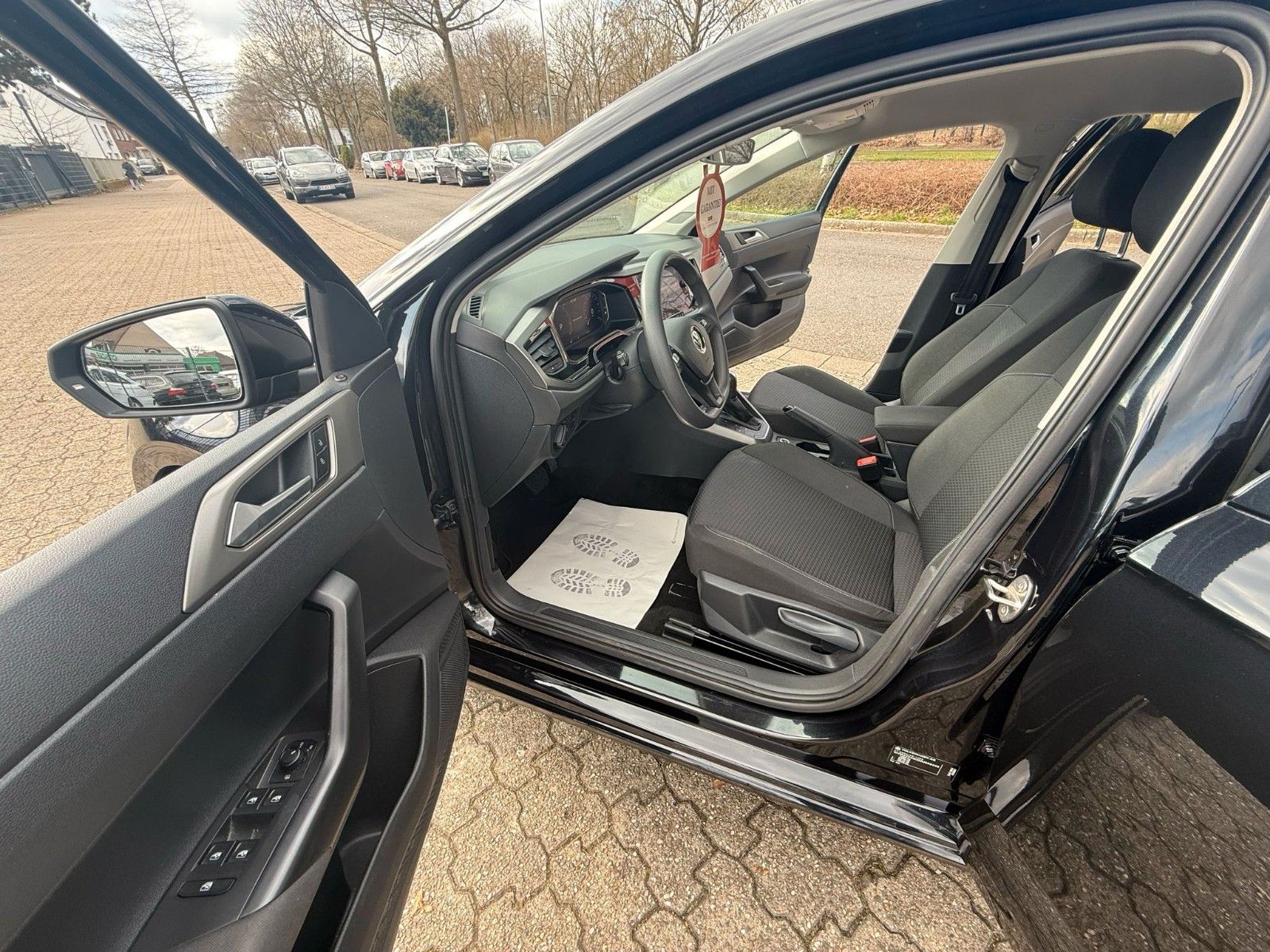 Volkswagen Polo VI Comfortline - Samsaru's Car Outlet