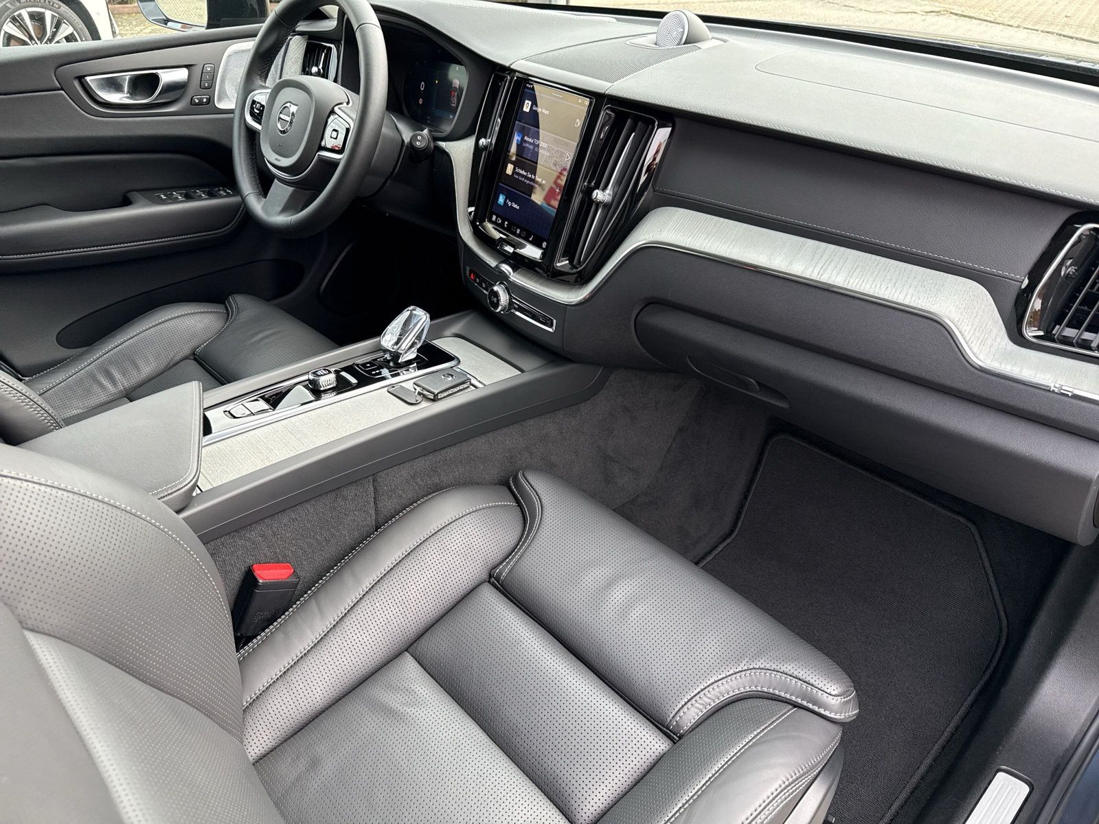 Volvo XC60 B5 Ultra Dark AWD !!! VOLLAUSSTATTUNG !!!