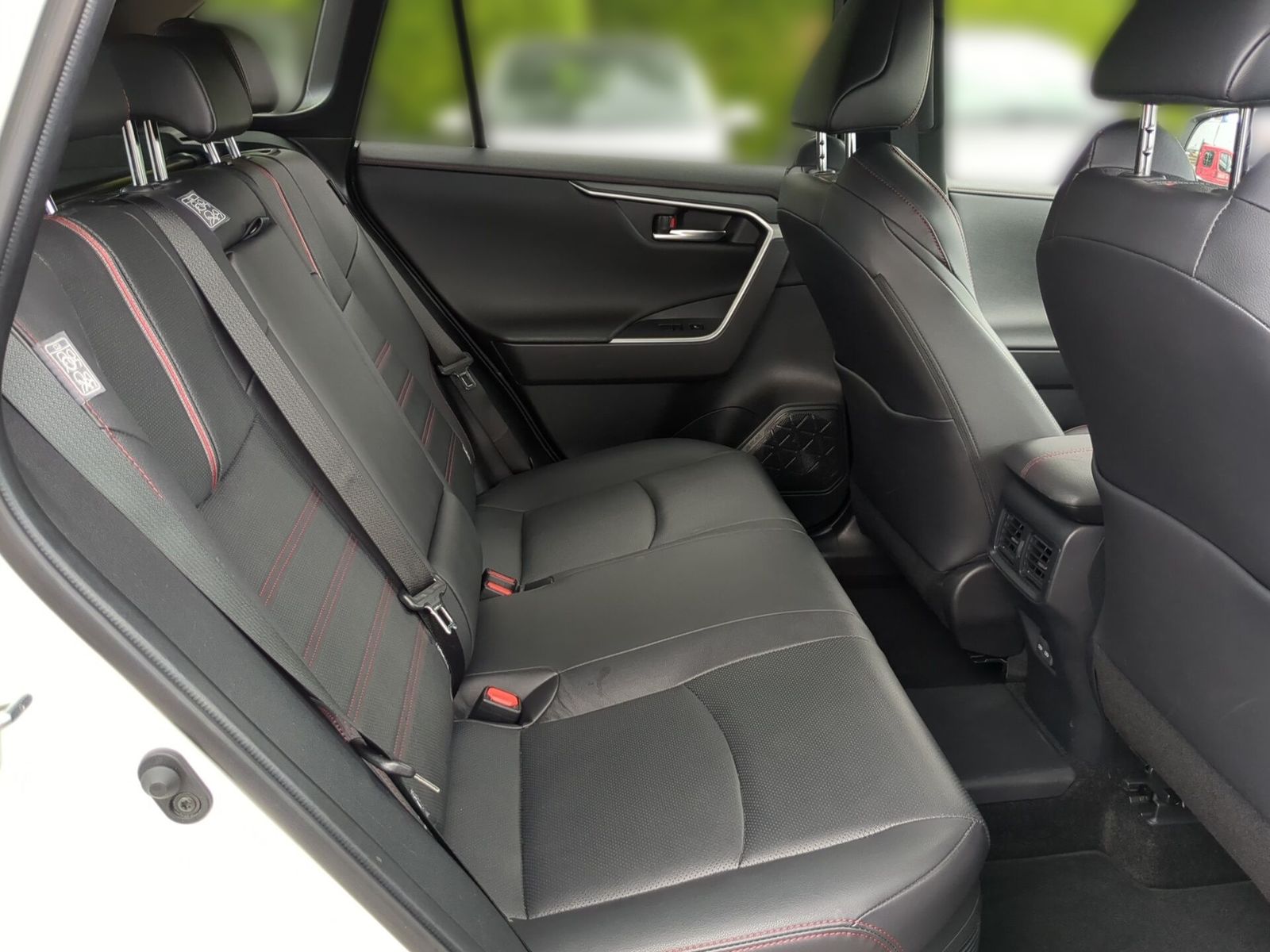 Toyota RAV4 2.5 - Samsaru's Car Outlet
