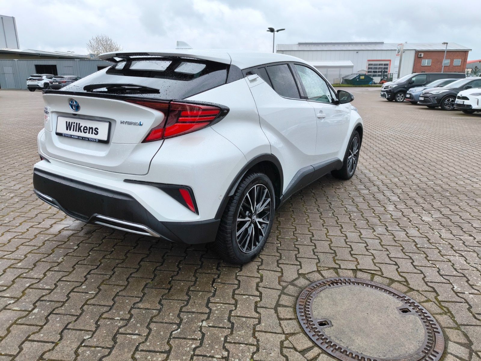 Toyota C-HR Hybrid Lounge - Samsaru's Car Outlet