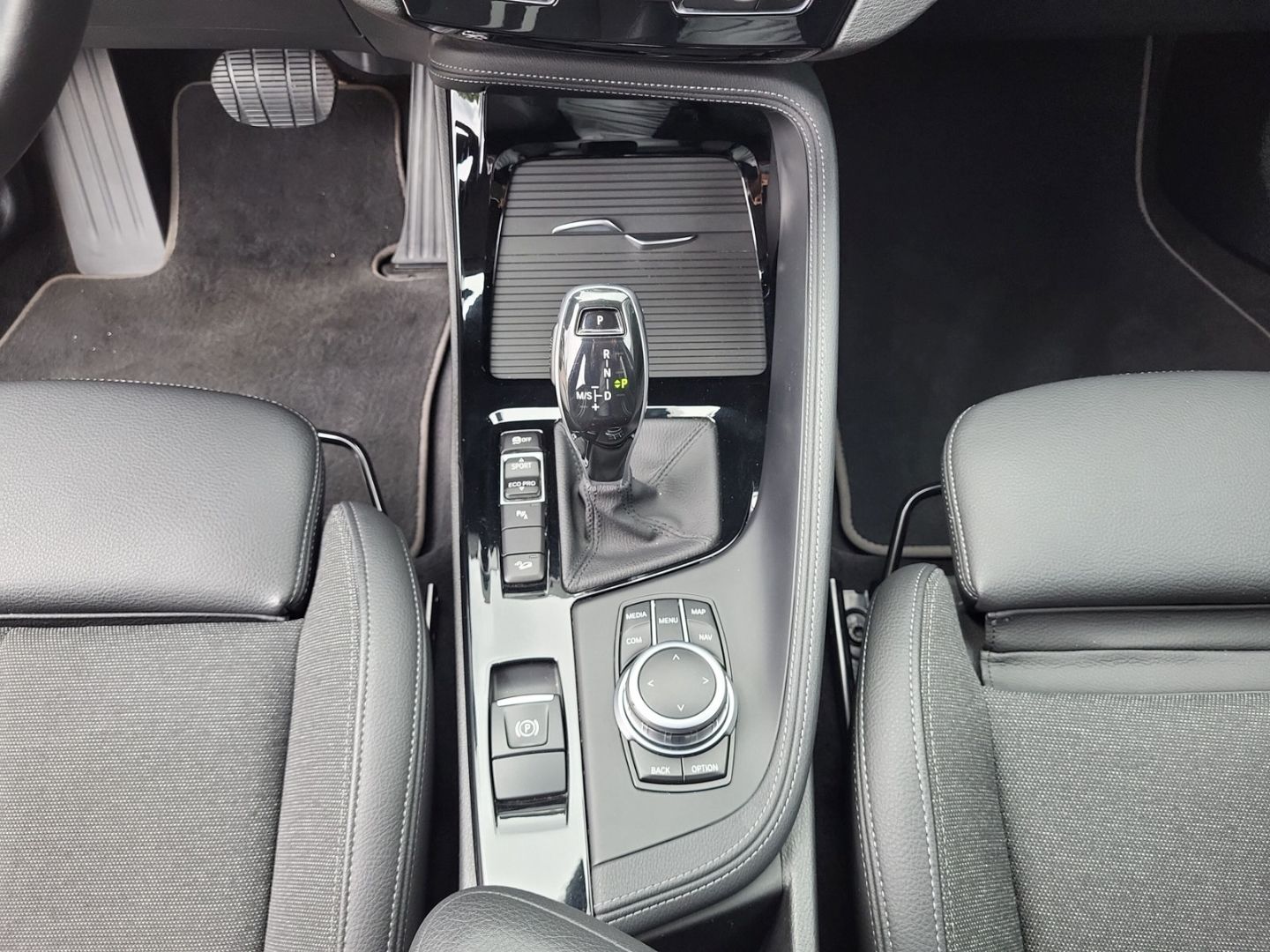 BMW X1 20i Sport Line - Samsaru's Car Outlet