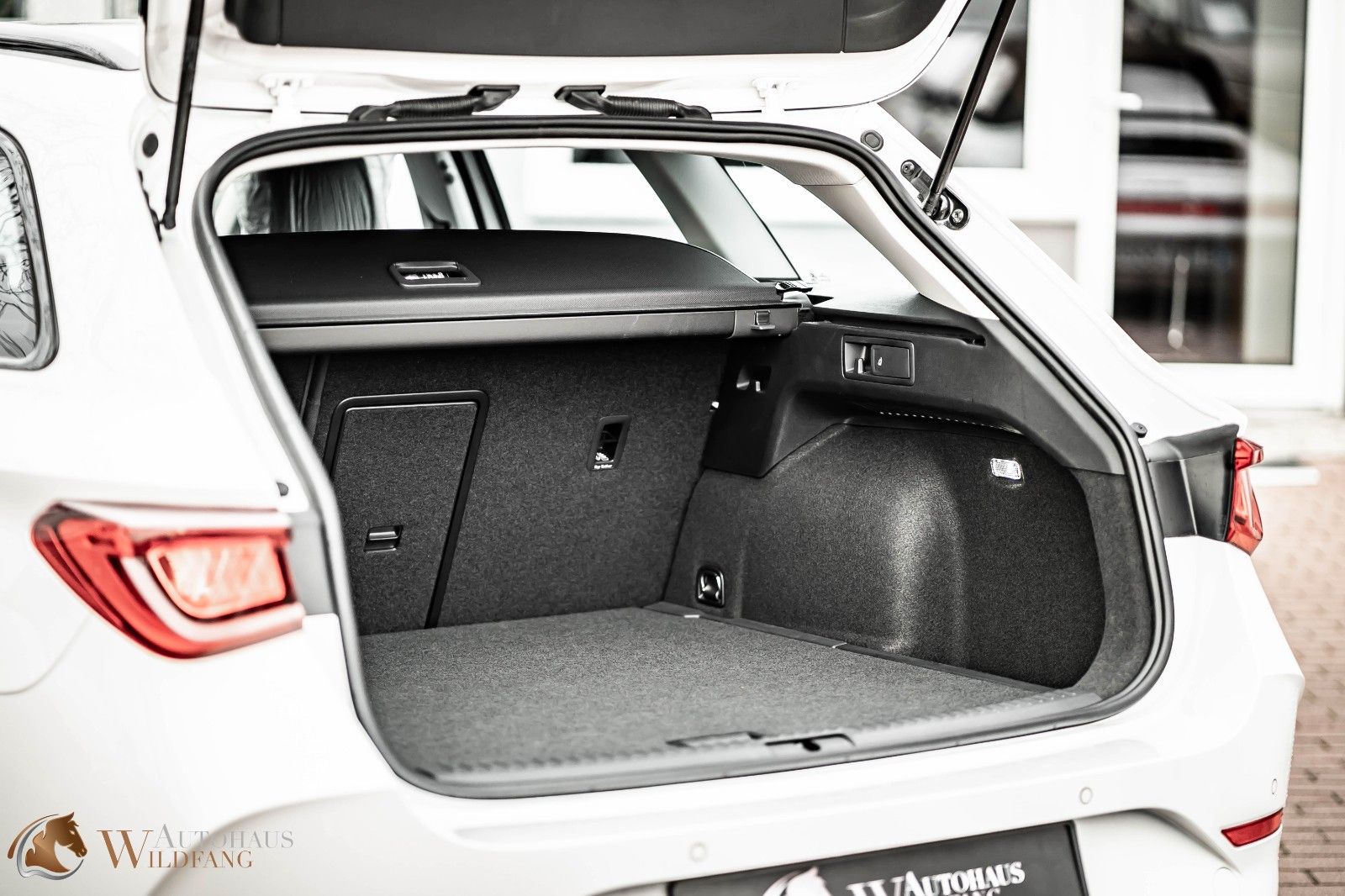 Cupra Leon SB 1.5 eTSI DSG - Samsaru's Car Outlet