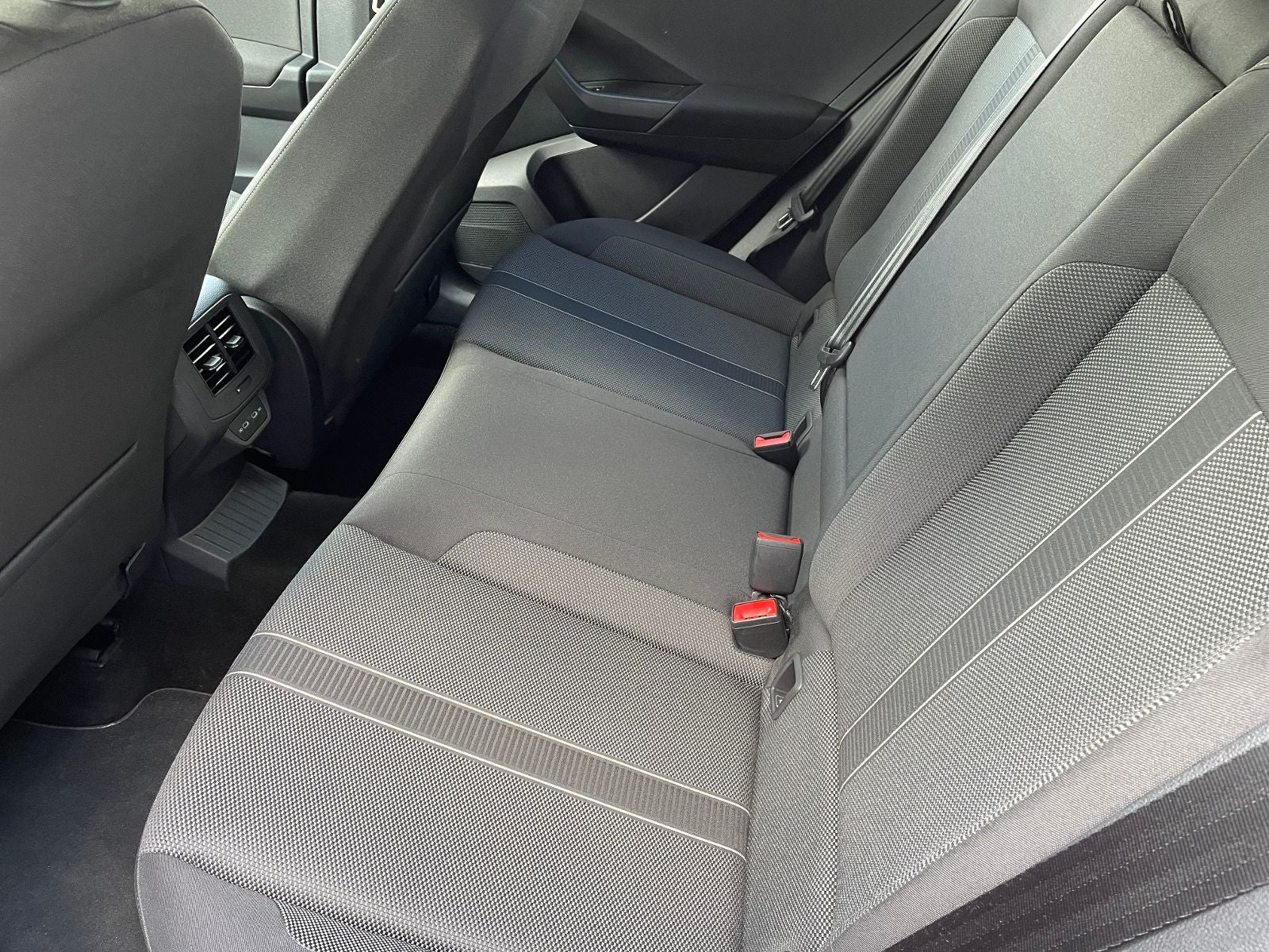 Volkswagen T-Roc 1.5 TSI Life DSG - Samsaru's Car Outlet