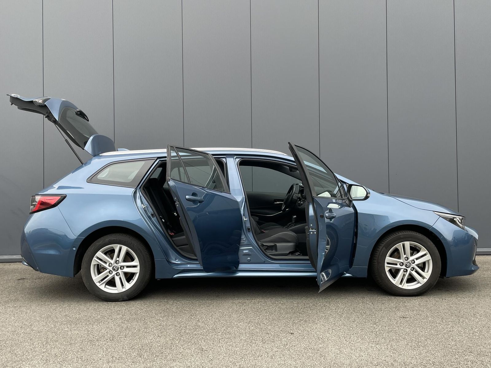 Toyota Corolla Touring Sports 1.8 Dynamic e-CVT Busines