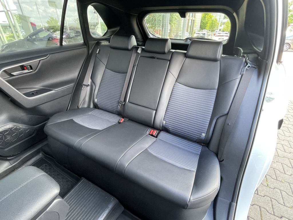 Toyota RAV 4 2.5 4x4 Hybrid Style - Samsaru's Car Outlet
