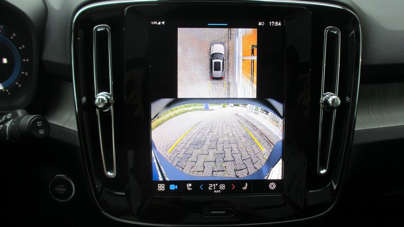 Volvo XC40 B3 Plus Dark 2WD +LEDER+PANO+360°+PIXEL+AHK