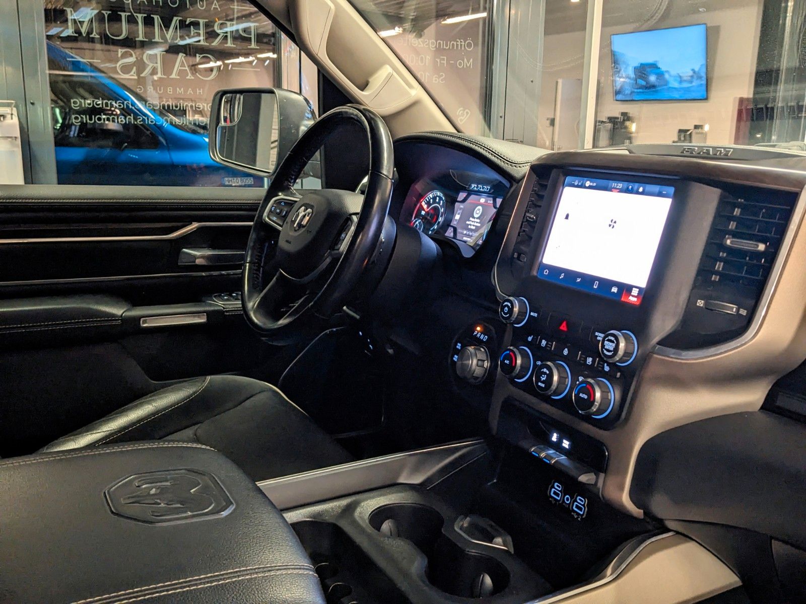 Dodge RAM 1500  Laramie HEMI 5.7L   4x4 Leder/LED