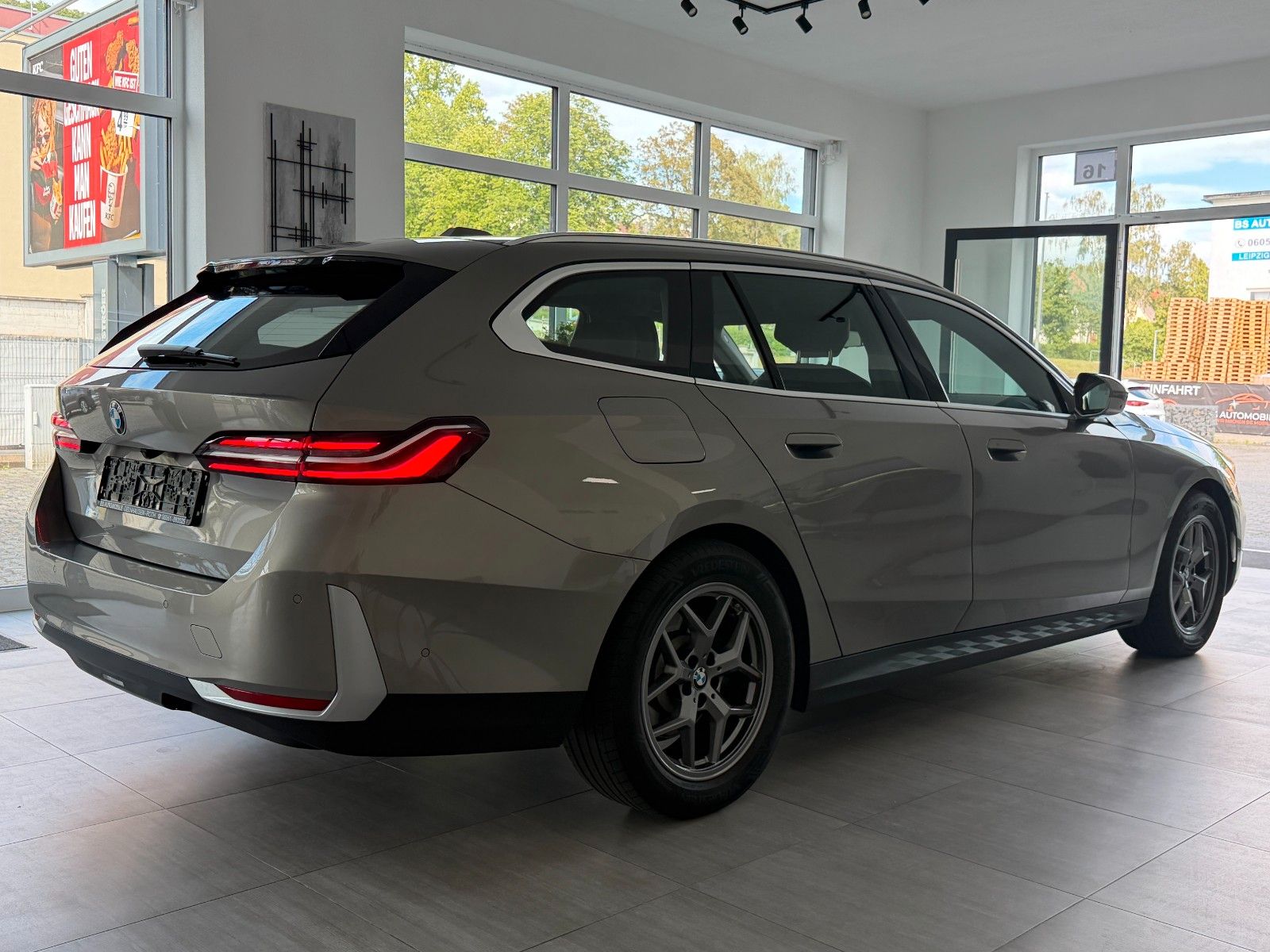 BMW 520d xDrive / AHK / 360° / Abstandtemp. / H&K