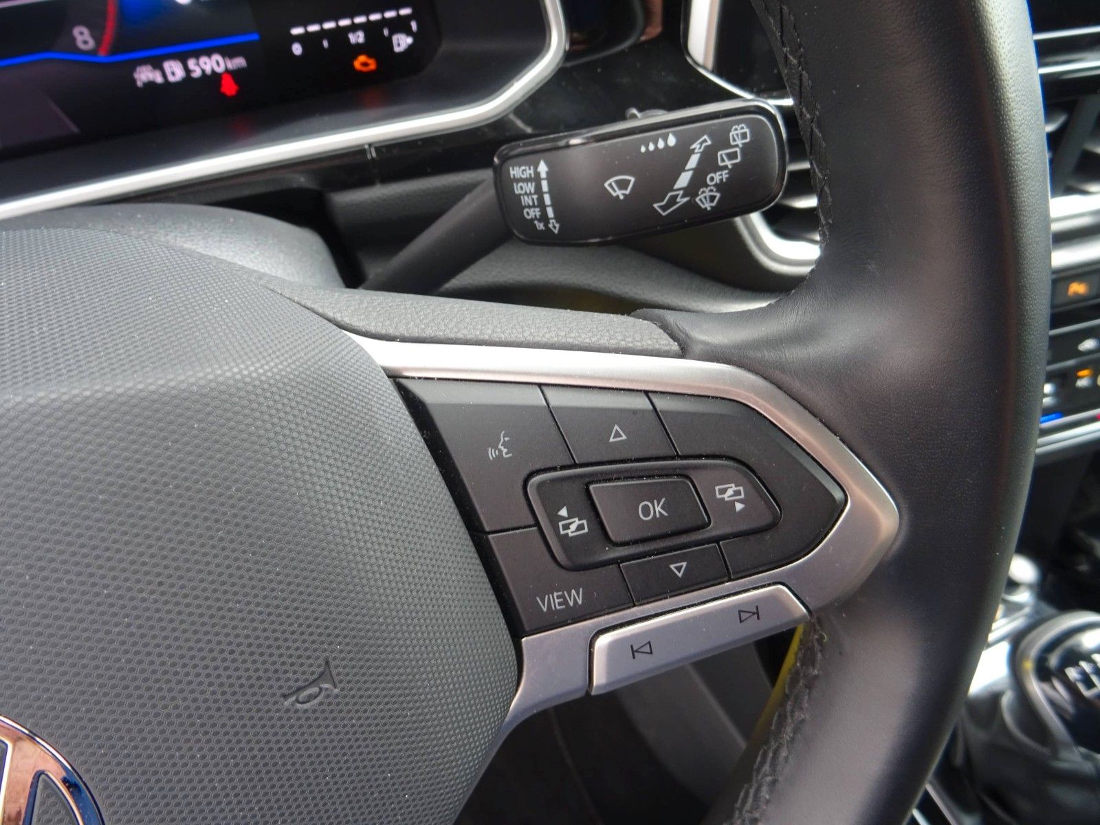 Volkswagen T-Roc R-Line - Samsaru's Car Outlet
