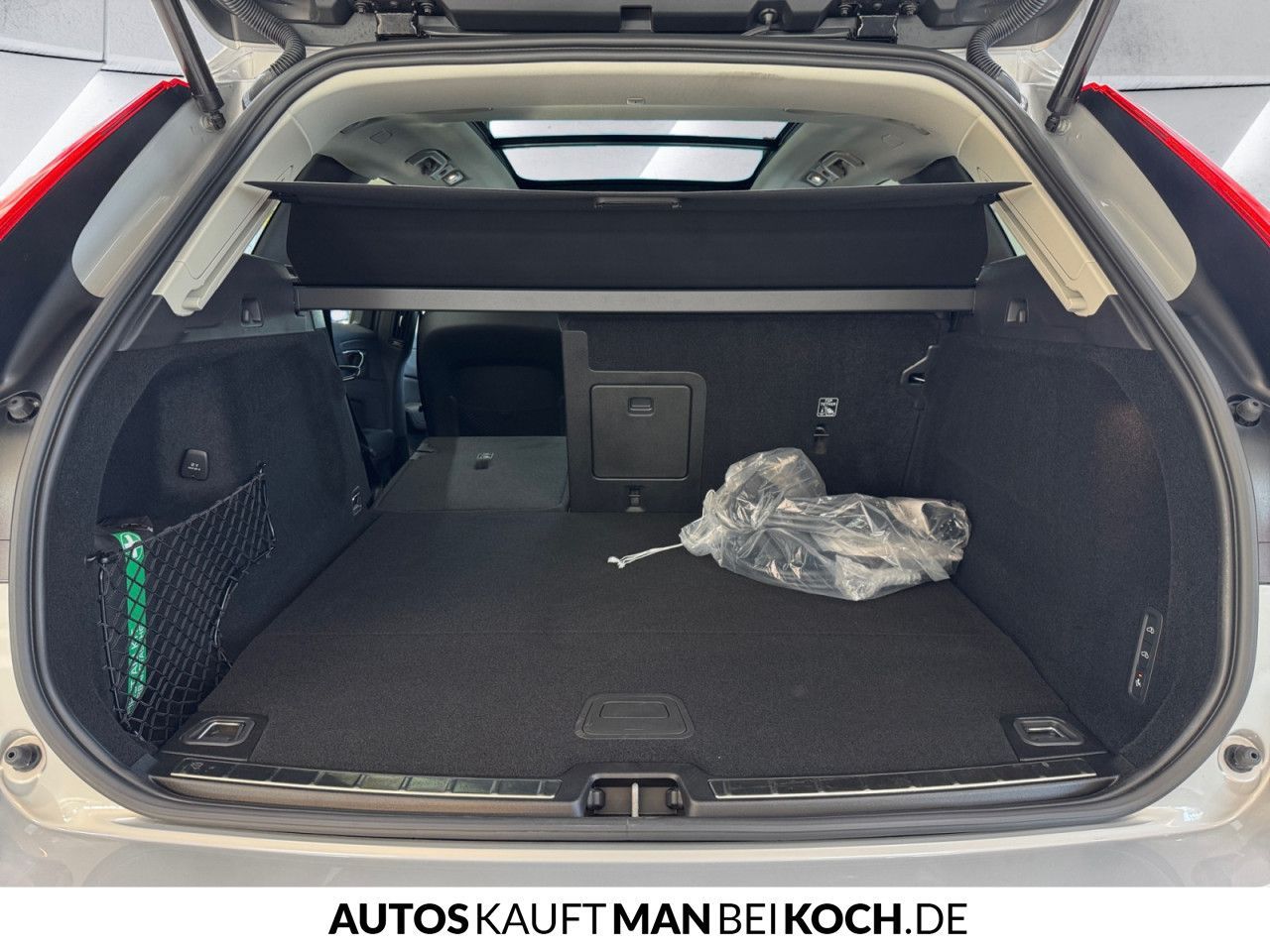Volvo XC60 T6 Plug-In AWD - Samsaru's Car Outlet