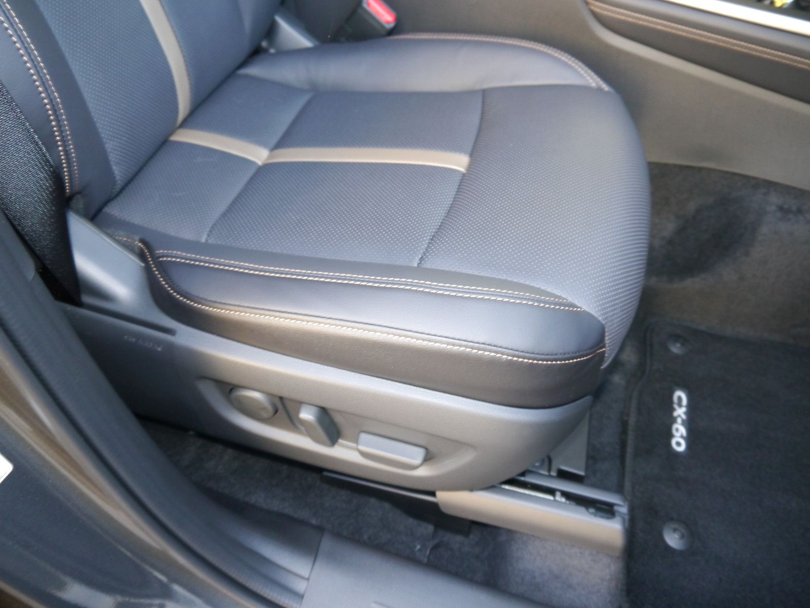 Mazda CX-60 e-SKYACTIV-D 6 ZYLINDER  BLACK SALE