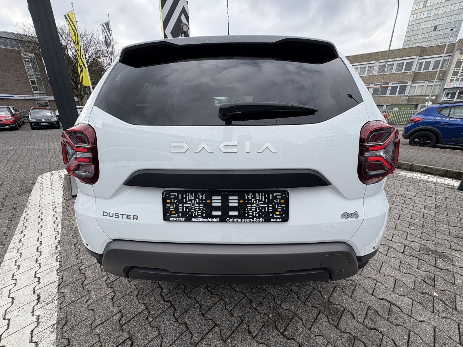 Dacia Duster TCe 150 Journey+ 4WD - Samsaru's Car Outlet