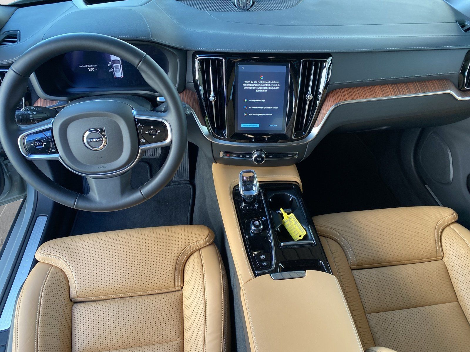 Volvo V60 T8 Ultra Dark AHK*360*HEADUP*