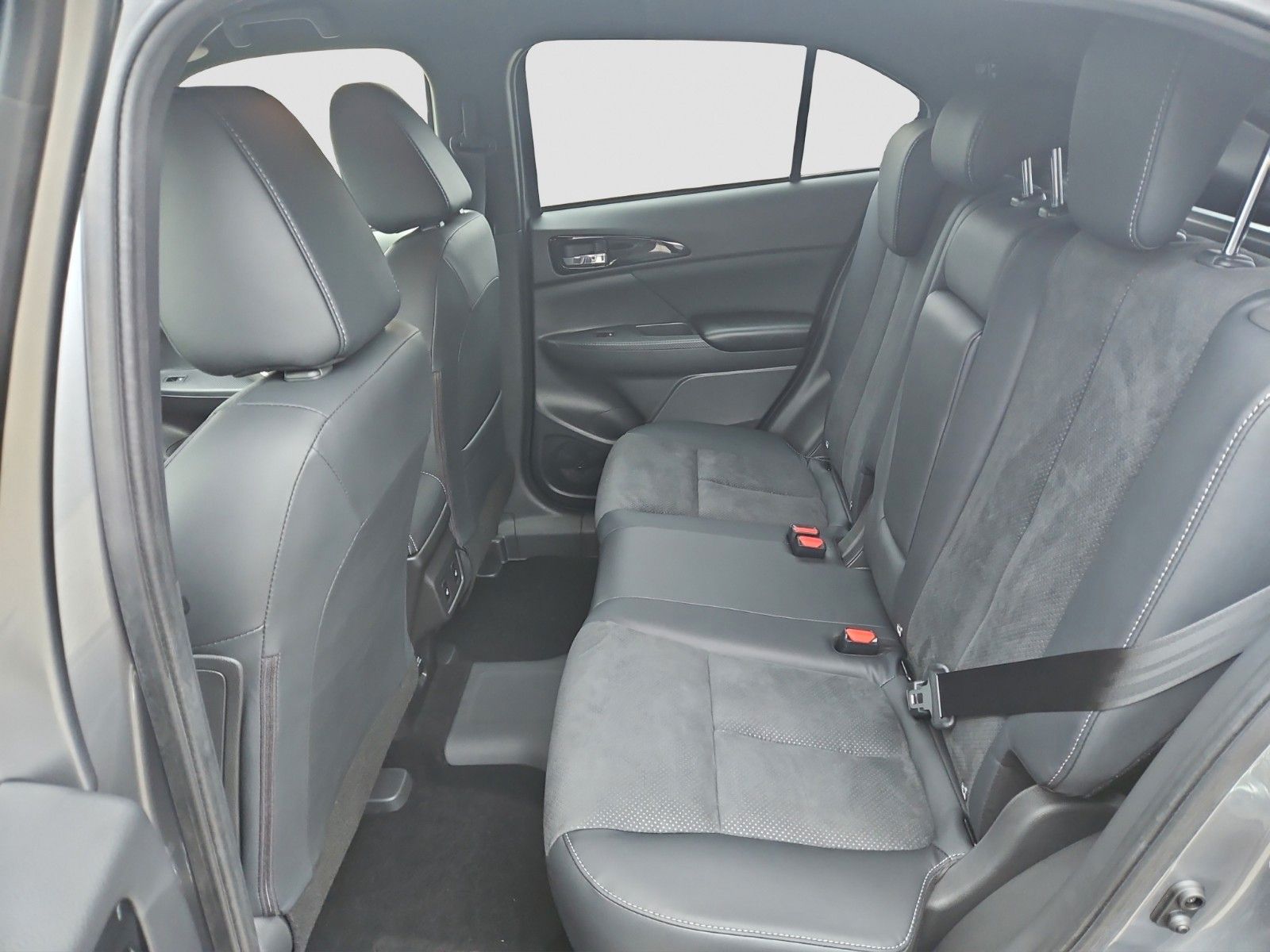 Mitsubishi Eclipse Cross 2.4 PHEV 4WD Select UVP: 49.699,-