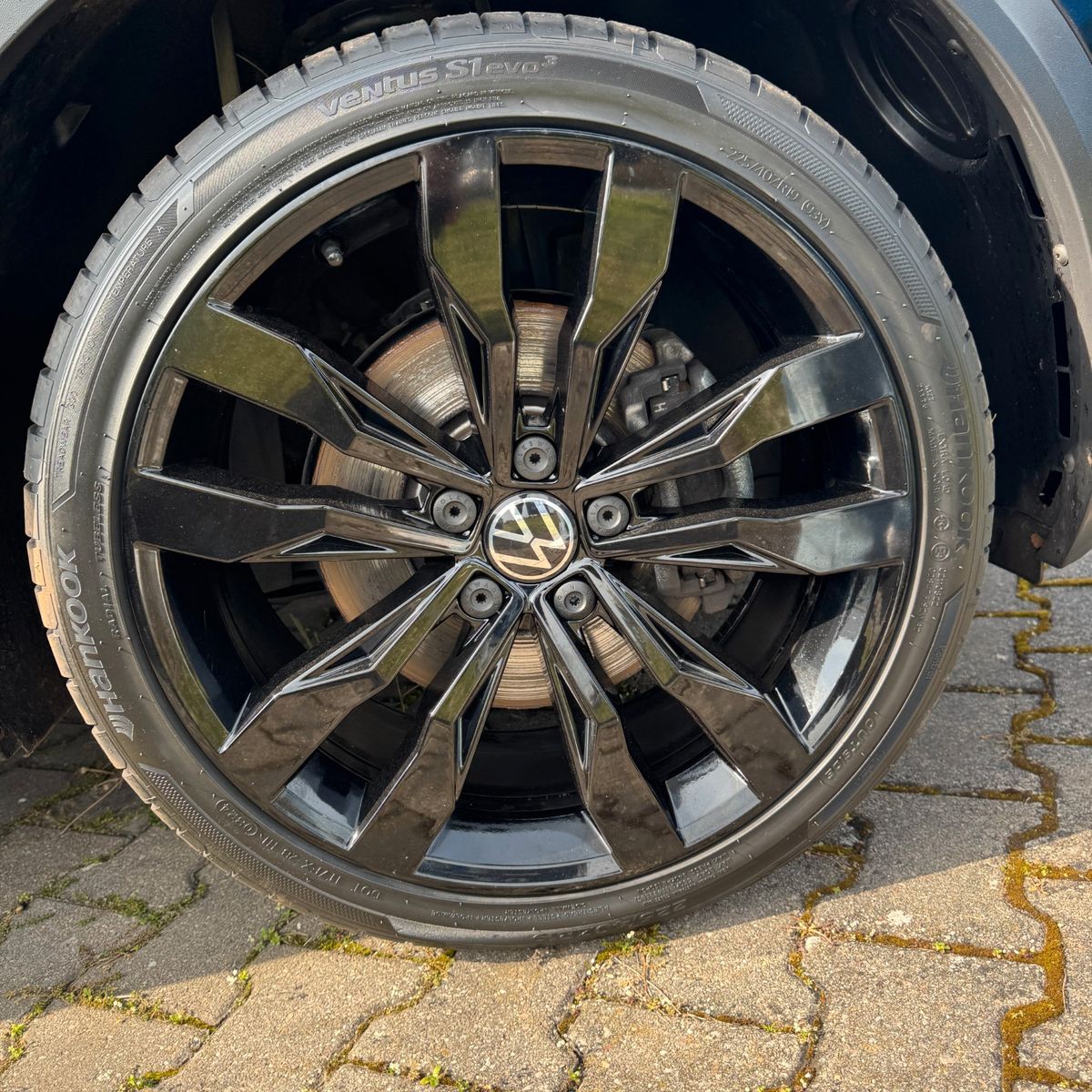 Volkswagen T-Roc 1.5 TSI - Samsaru's Car Outlet