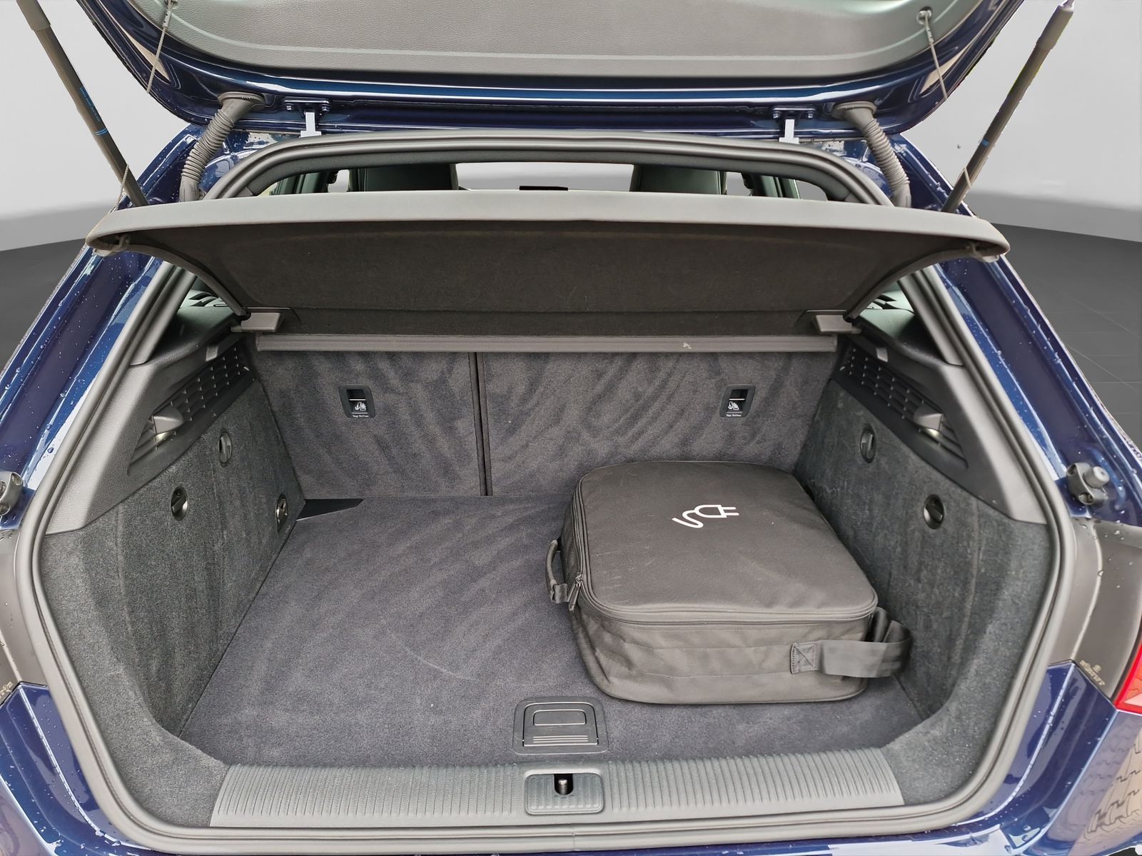 Audi A3 Sportback 40 TFSI e-tron S line - Samsaru's Car Outlet