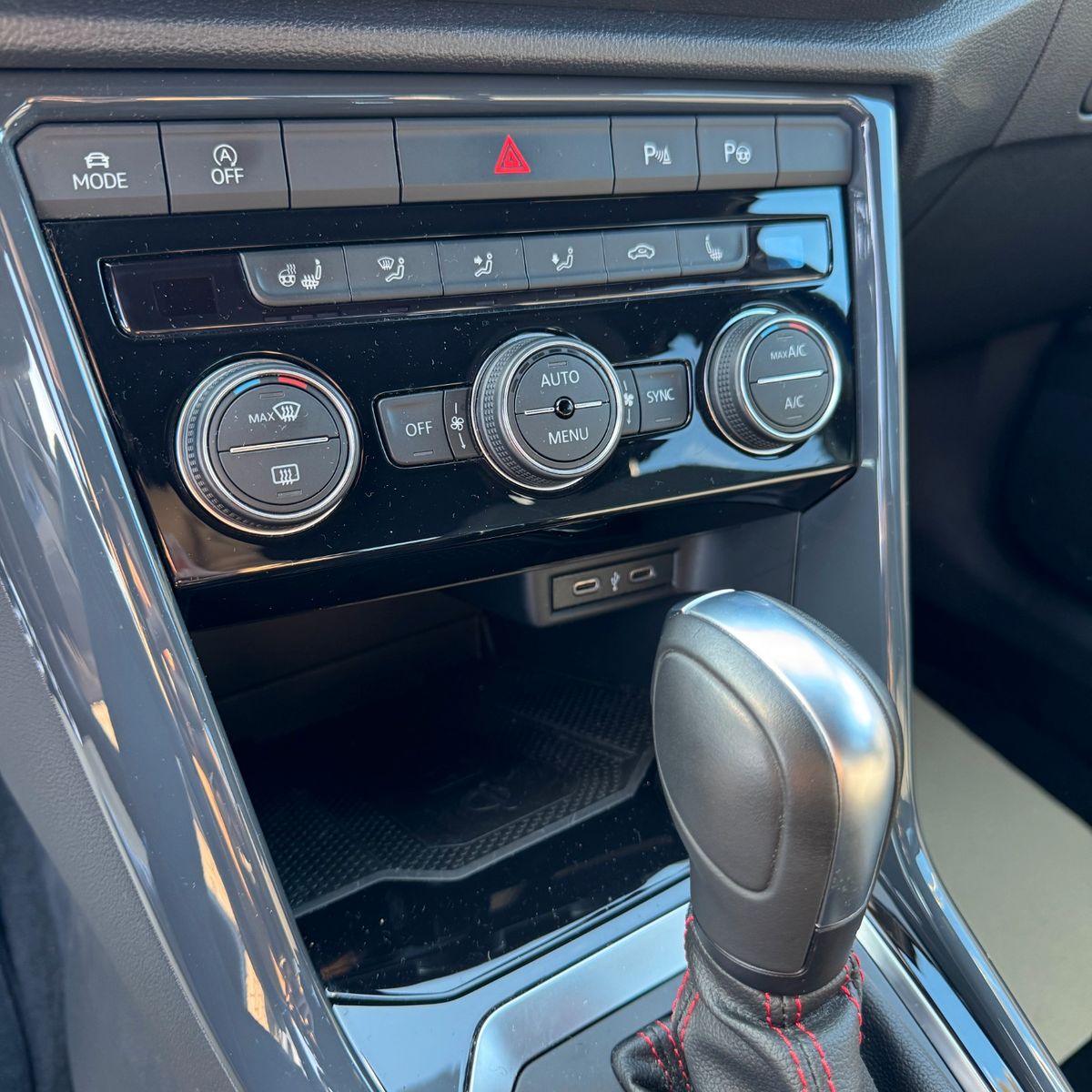 Volkswagen T-Roc Sport - Samsaru's Car Outlet