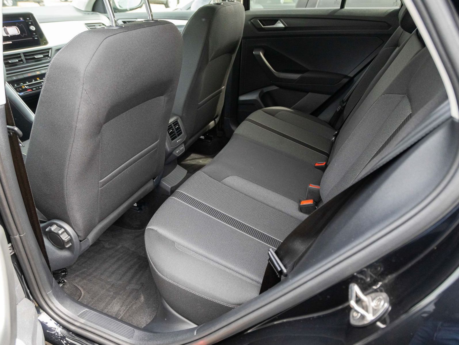 Volkswagen T-Roc 1.0TSI Life - Samsaru's Car Outlet