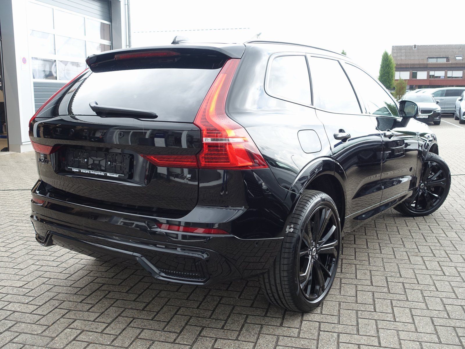 Volvo XC60 Black Edition Ultra T6 AWD - Samsaru's Car Outlet