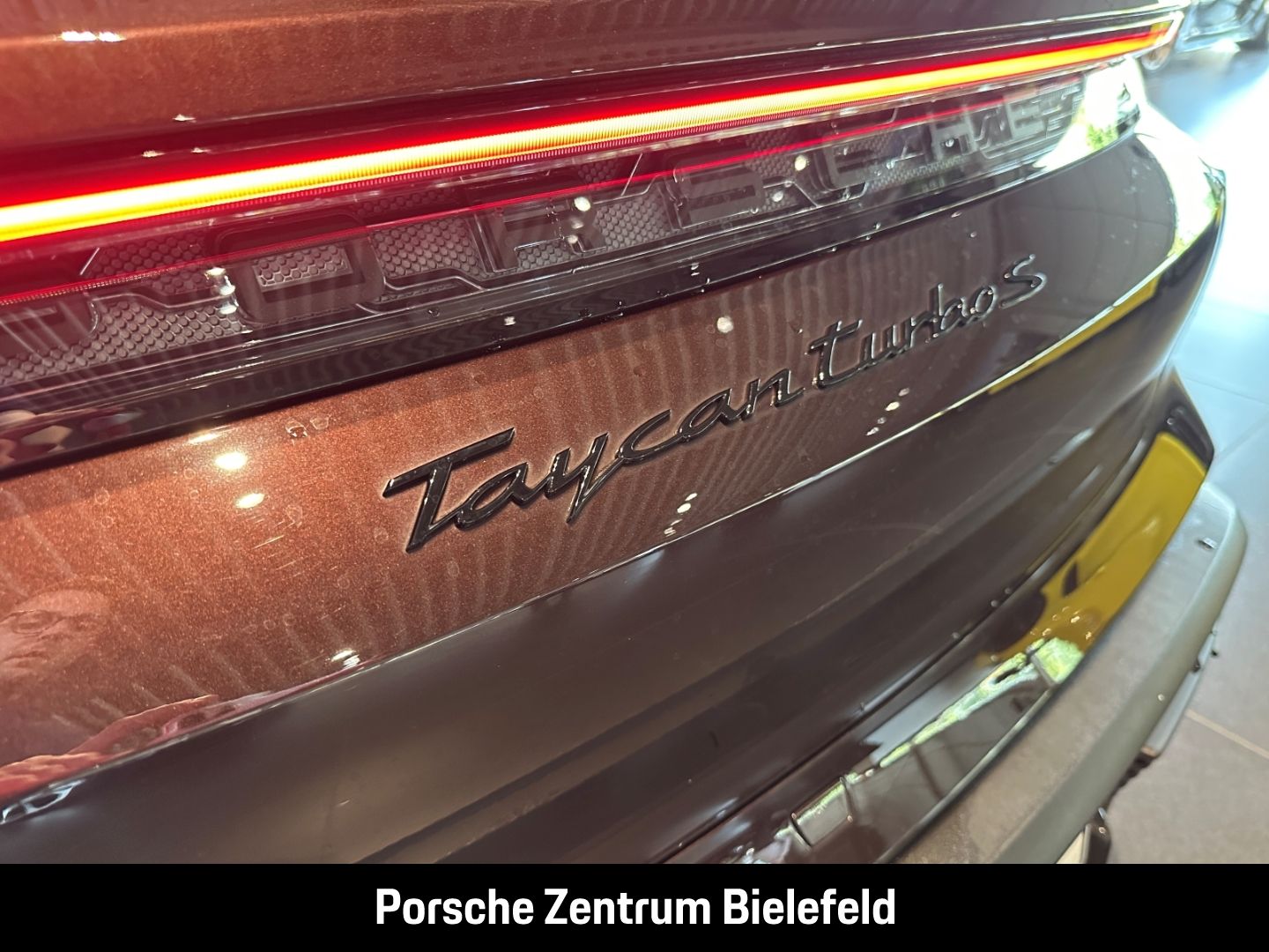 Porsche Taycan Turbo S Cross Turismo Burmester Panorama