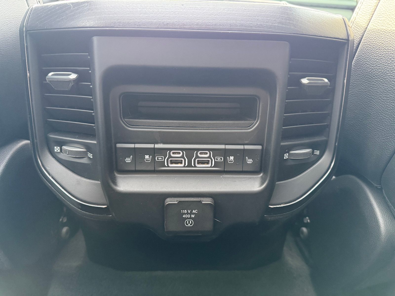 Dodge RAM 1500 Limited Night GRAIL LA CHANTI V8 VOLL