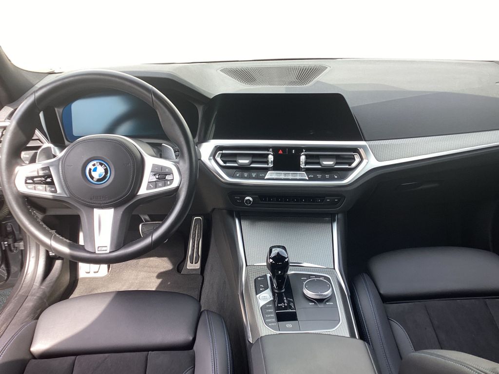 BMW 330e Aut. M Sport - Samsaru's Car Outlet