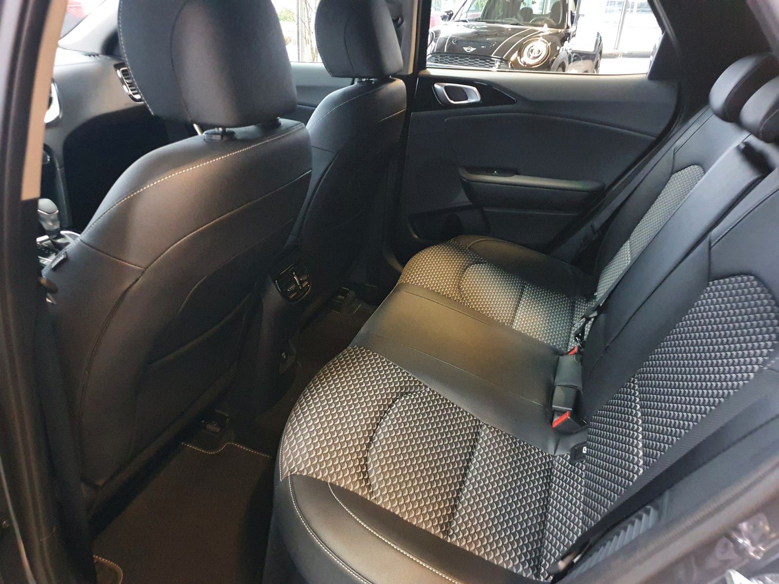 Kia XCeed 1.6 PHEV Spirit - Samsaru's Car Outlet