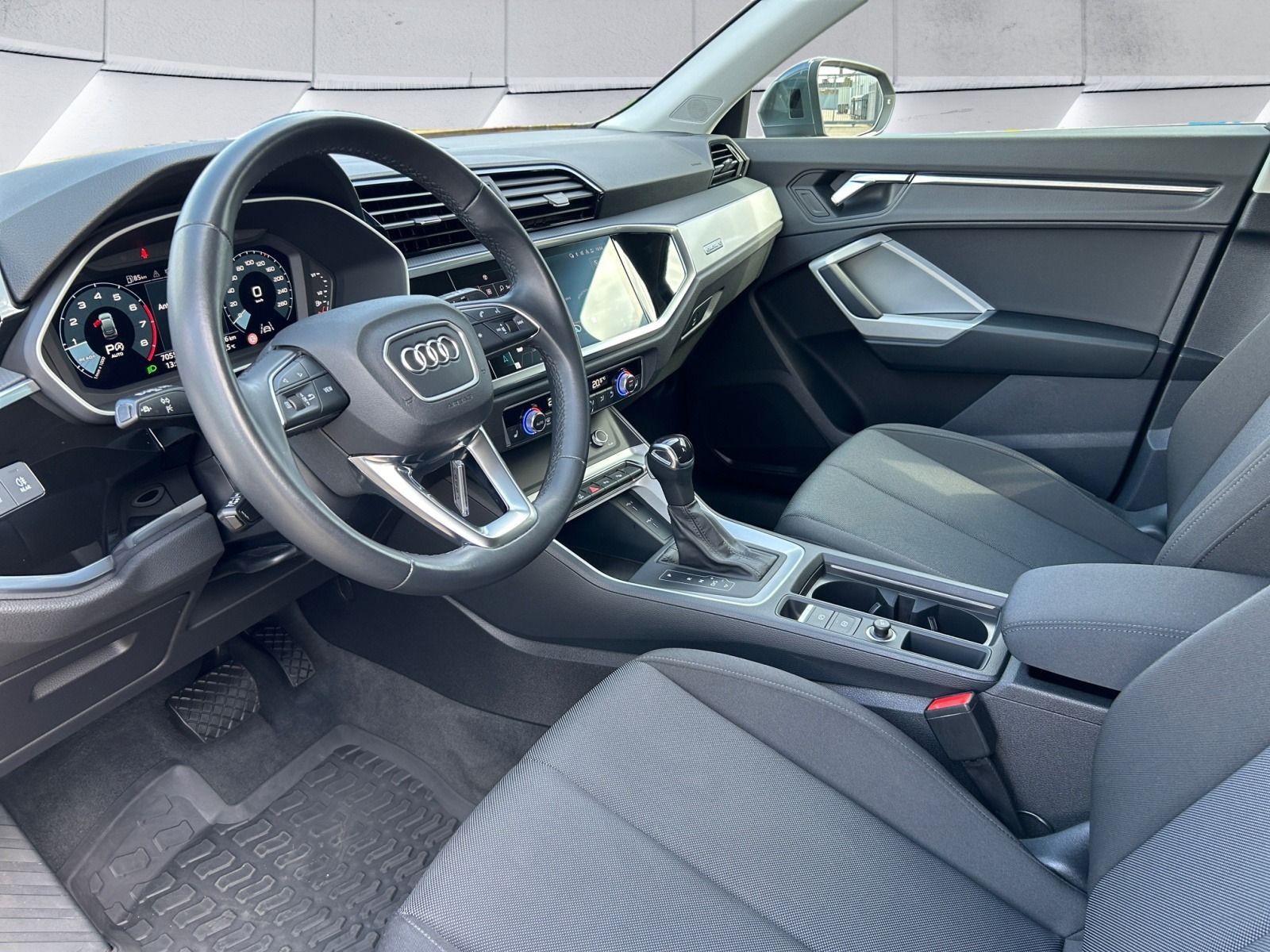 Audi Q3 Sportback 40 TFSI quattro S line - Samsaru's Car Outlet