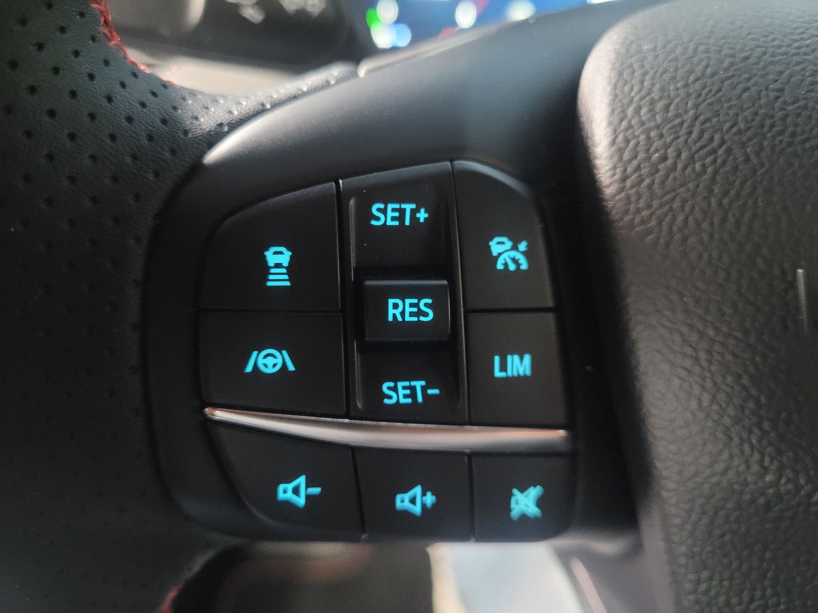 Ford Focus EcoBoost mHEV Autom. ST-Line X m. ACC/LED