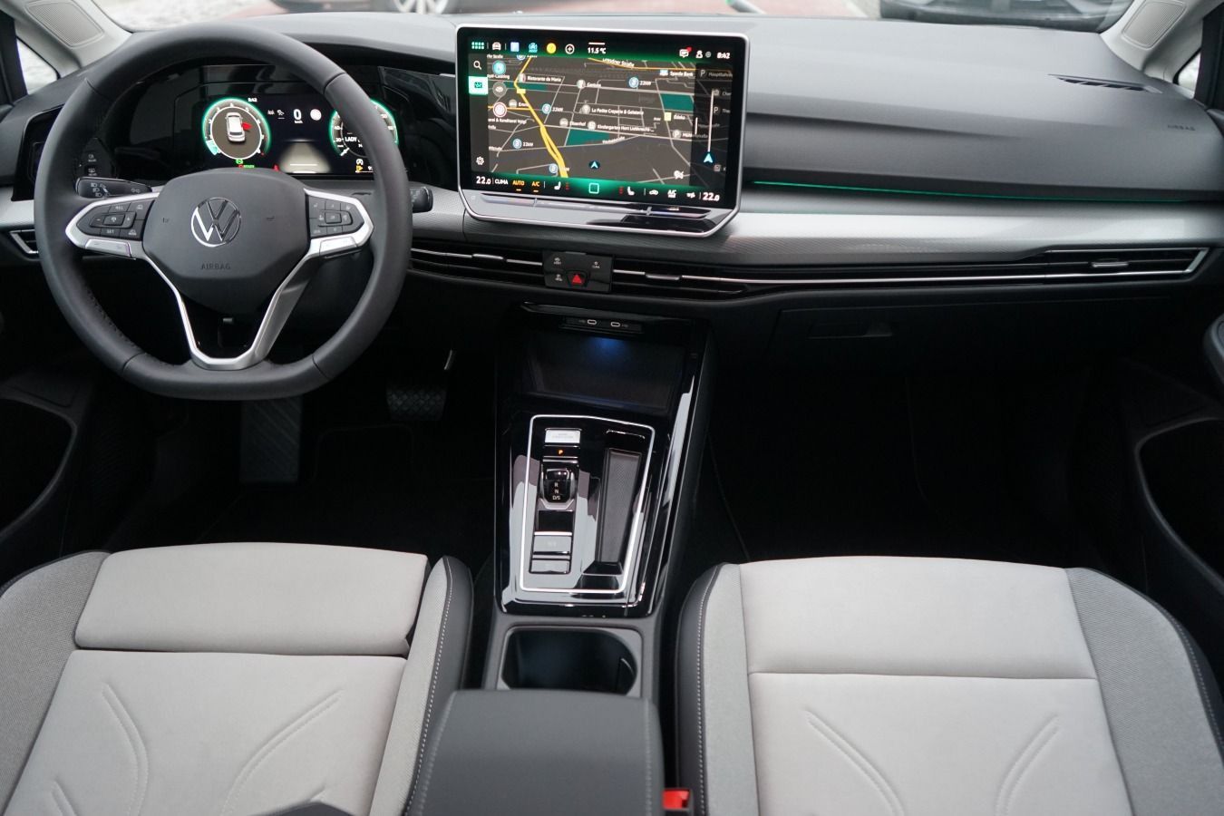 Volkswagen Golf VIII 1.5 eTSI Style*Head-up*AHK*360°*LED*