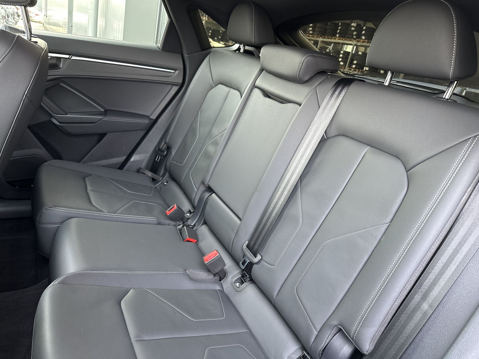 Audi Q3 SpB 40 TDI Qu S-Line Black - Samsaru's Car Outlet