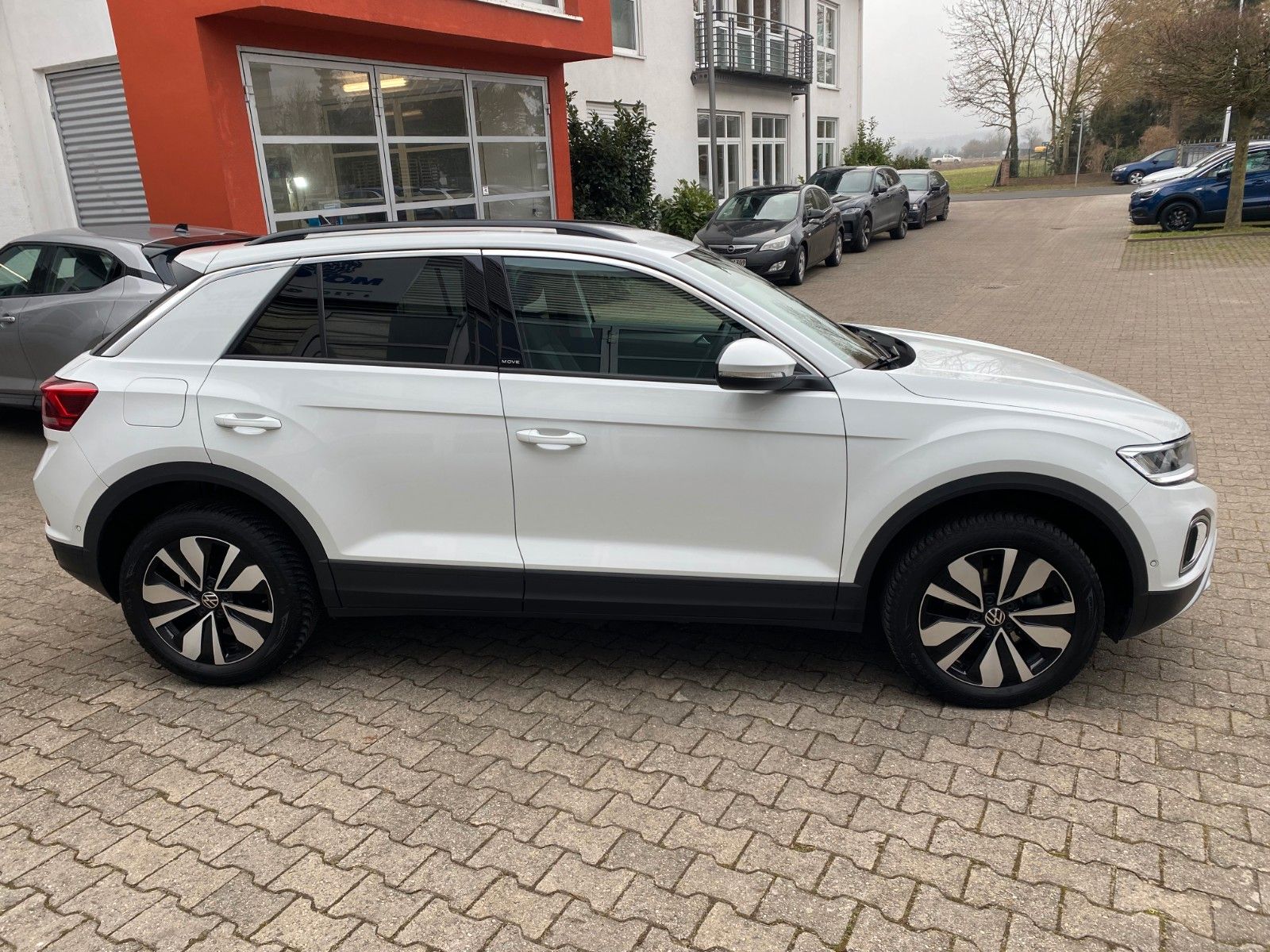 Volkswagen T-Roc Move - Samsaru's Car Outlet