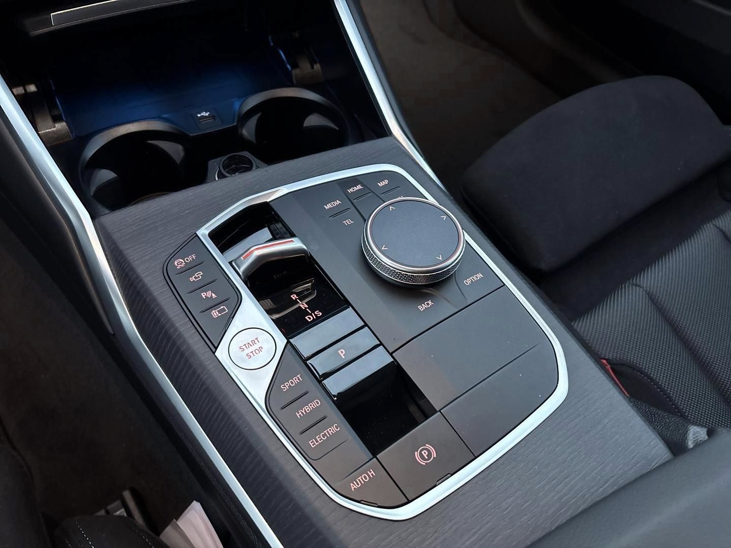 BMW 330 e xDrive Touring M-Sport Pro HUD AHK Pano H&