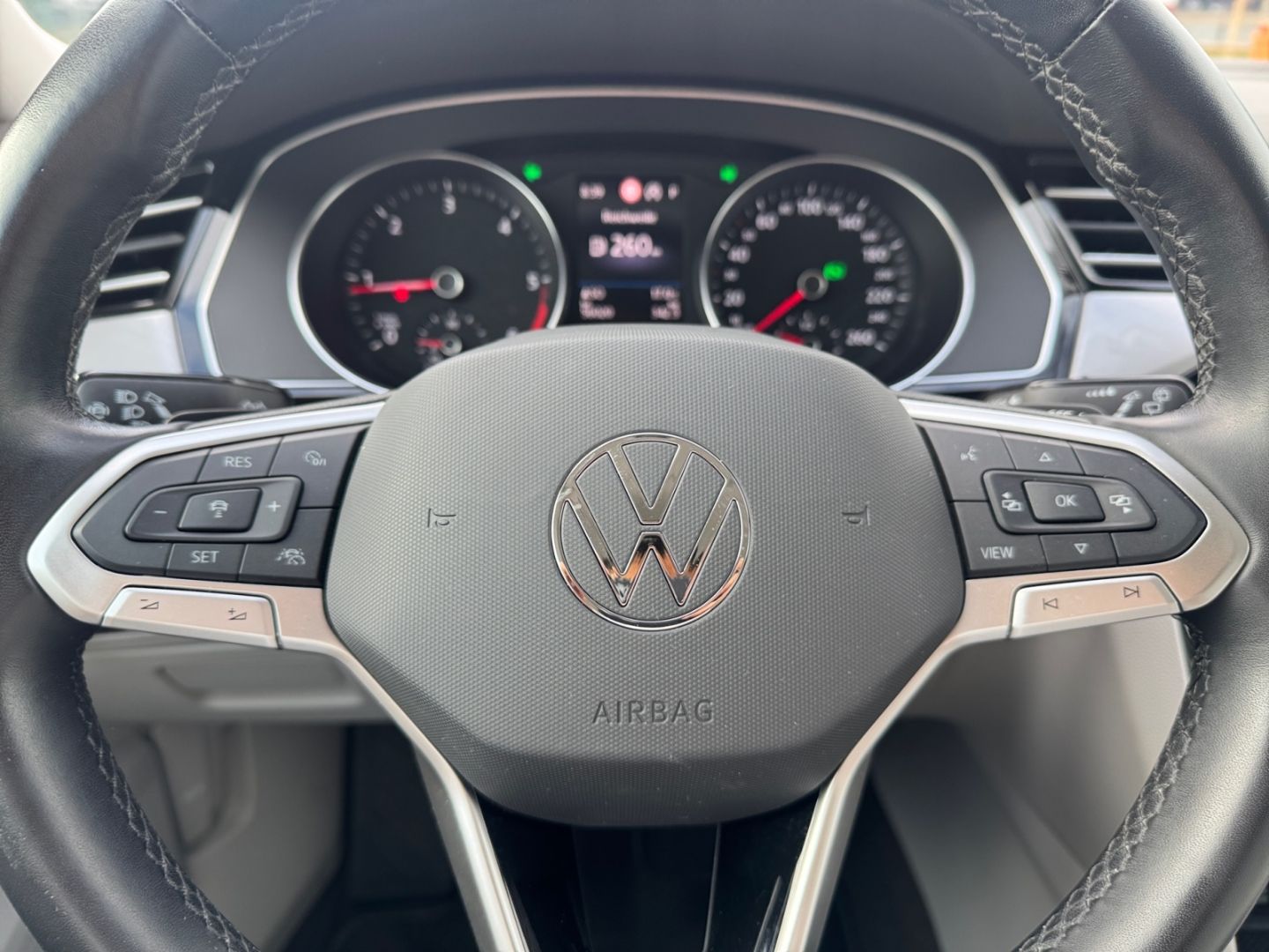 Volkswagen Passat 2.0 TDI DSG Business - Samsaru's Car Outlet
