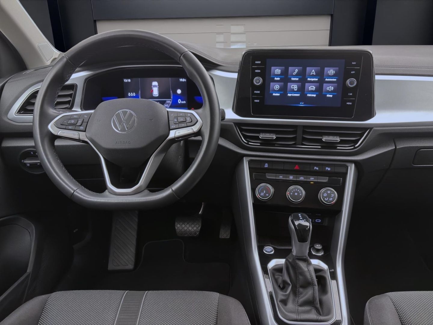 Volkswagen T-Roc 1.5 TSI DSG LIFE - Samsaru's Car Outlet