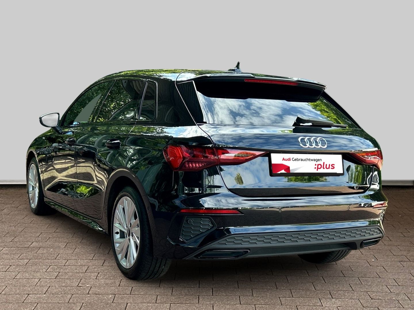 Audi A3 Sportback 35 TFSI S-tronic S-LINE - Samsaru's Car Outlet